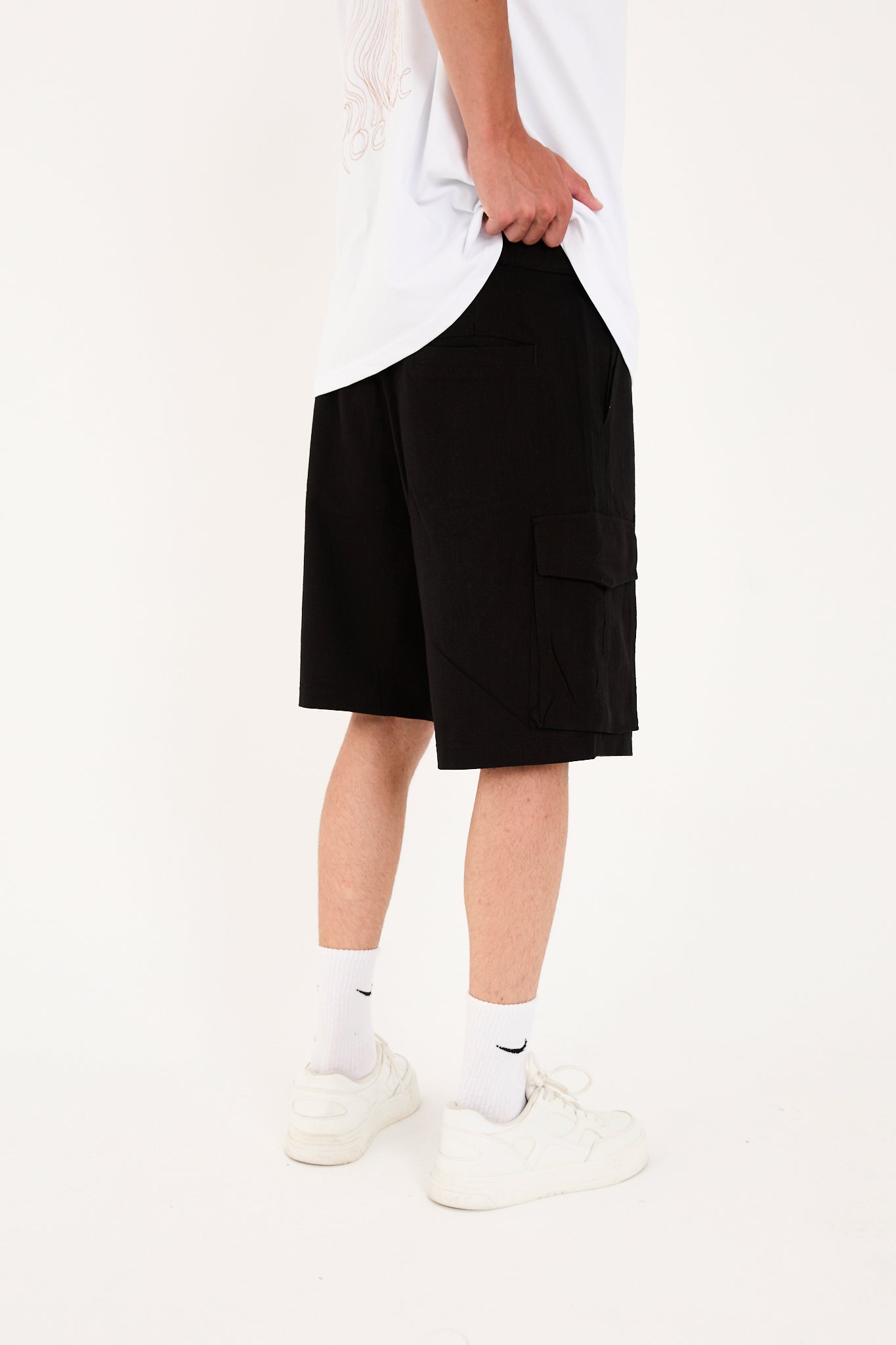 color:black