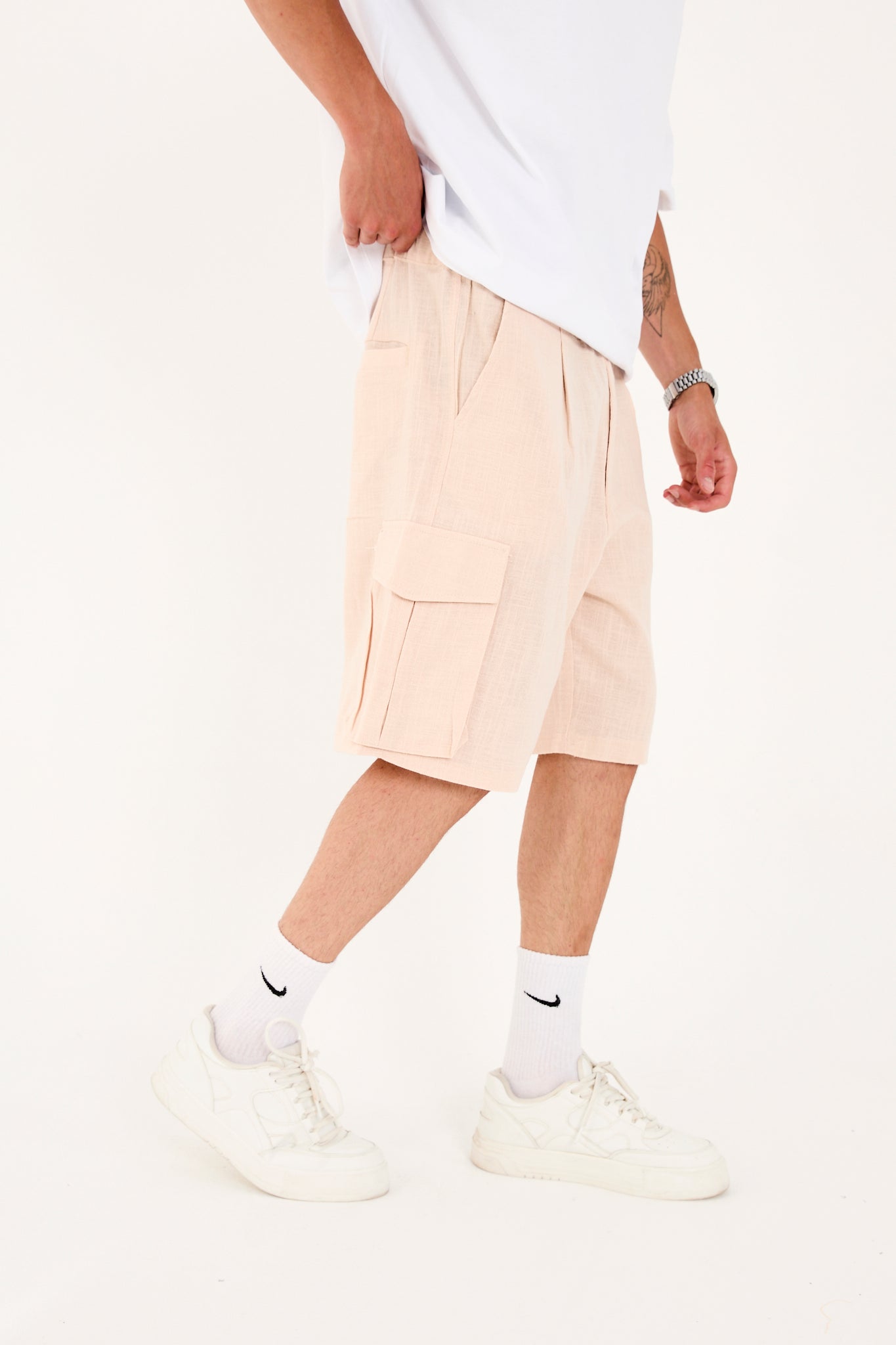 color:beige