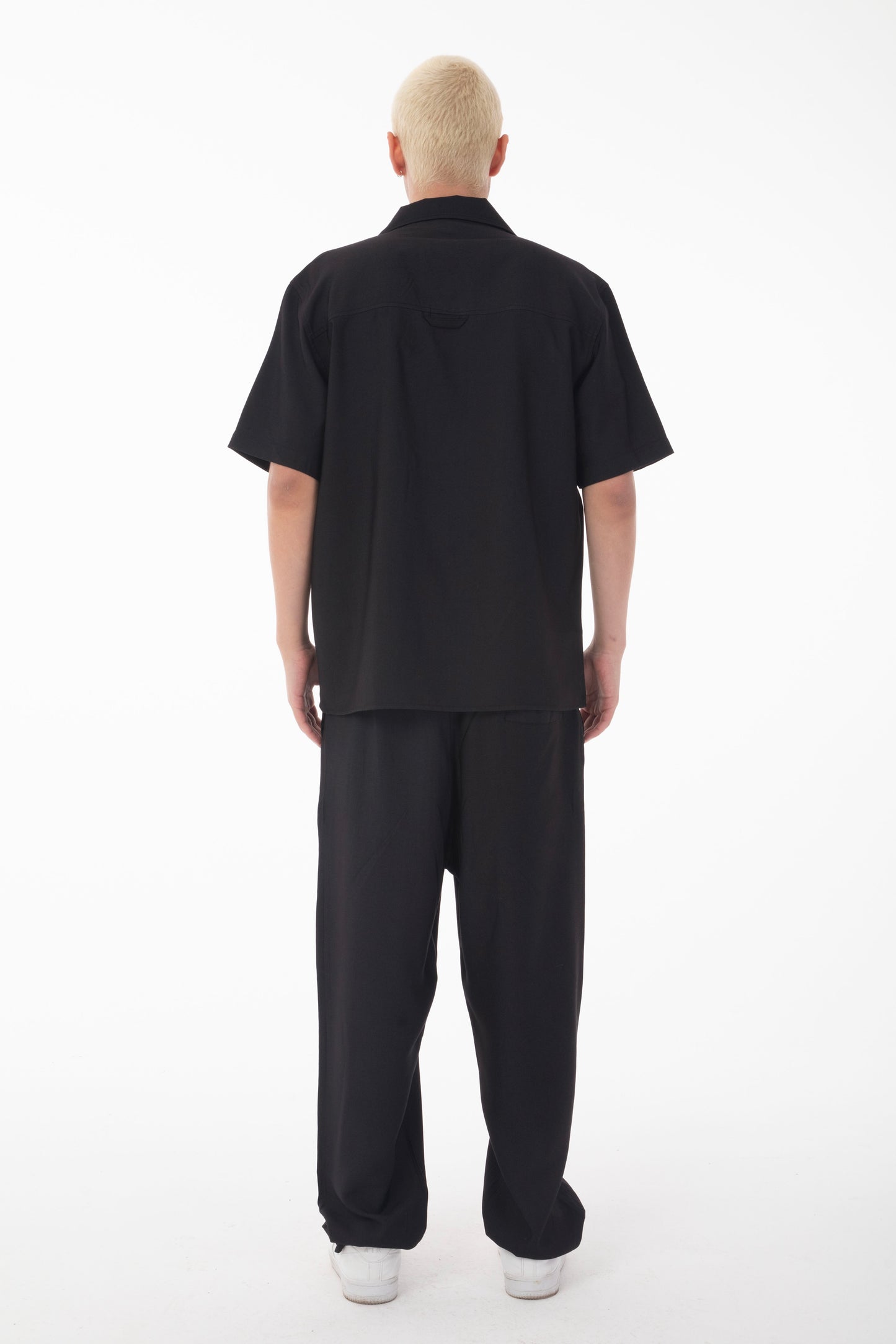 color:black