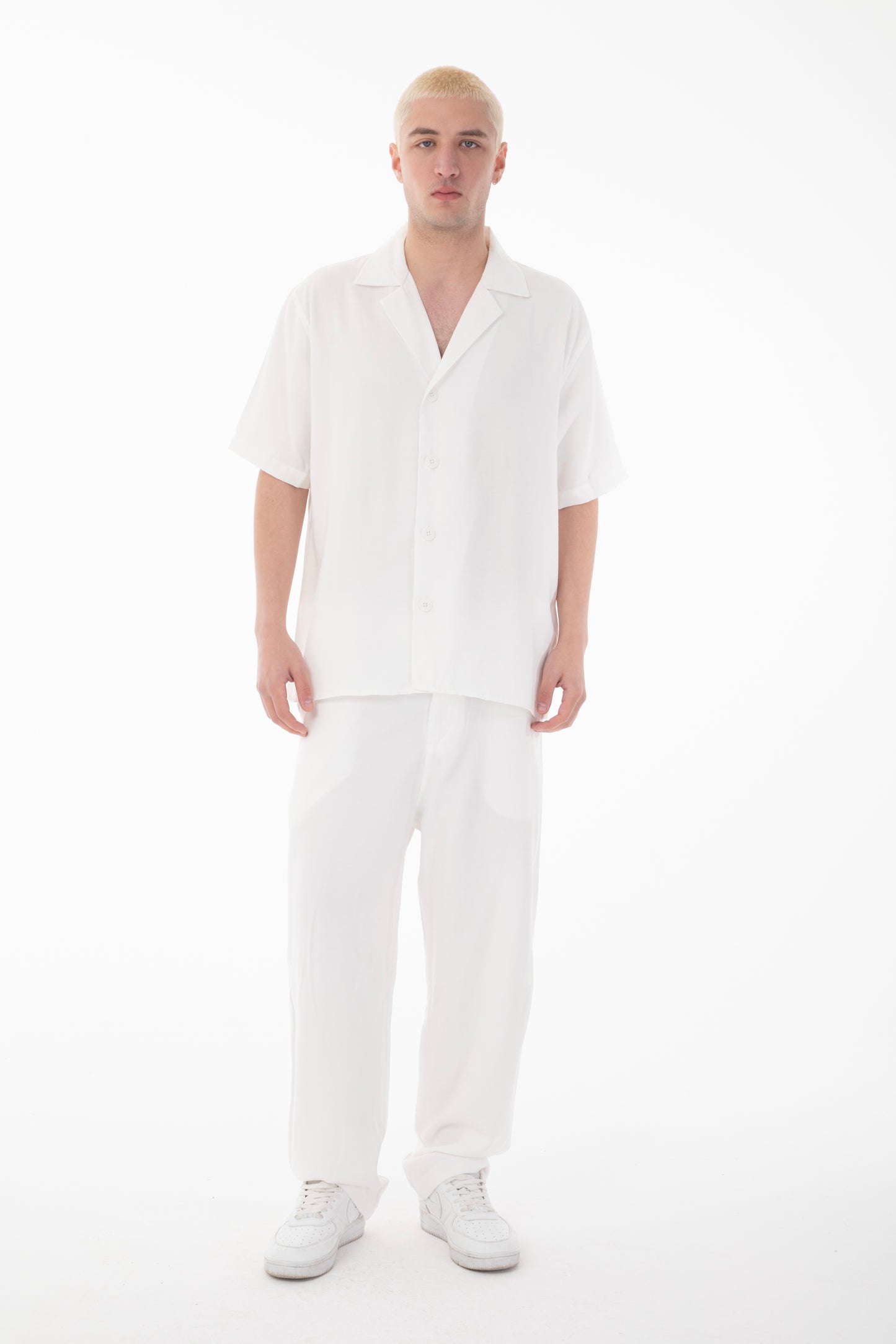 color:white
