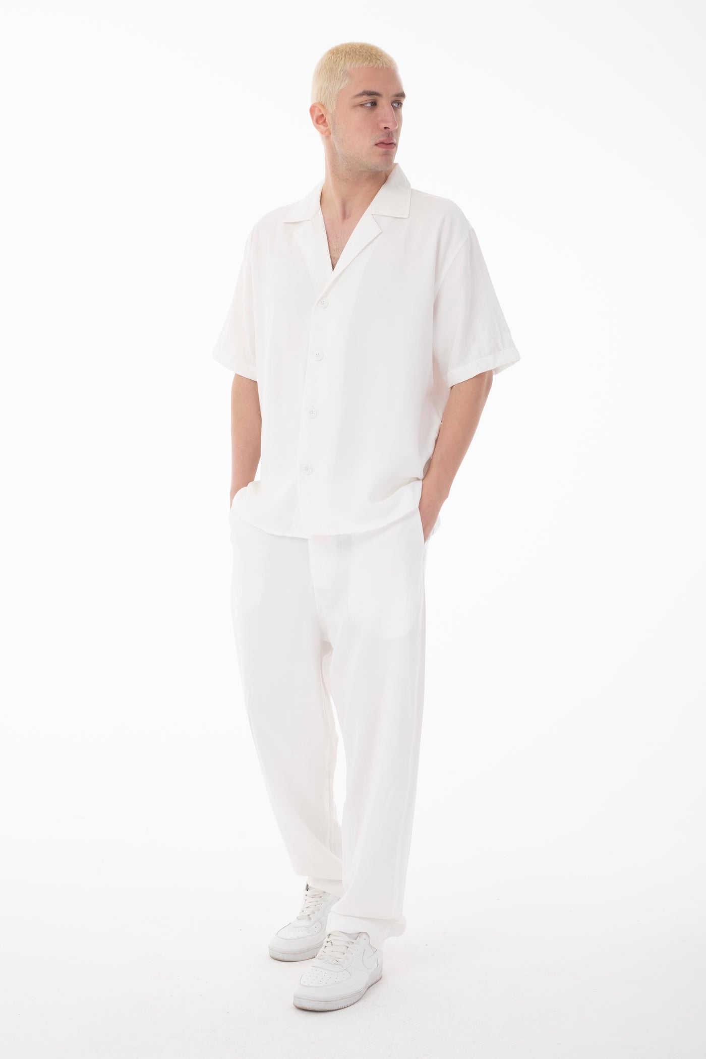 color:white