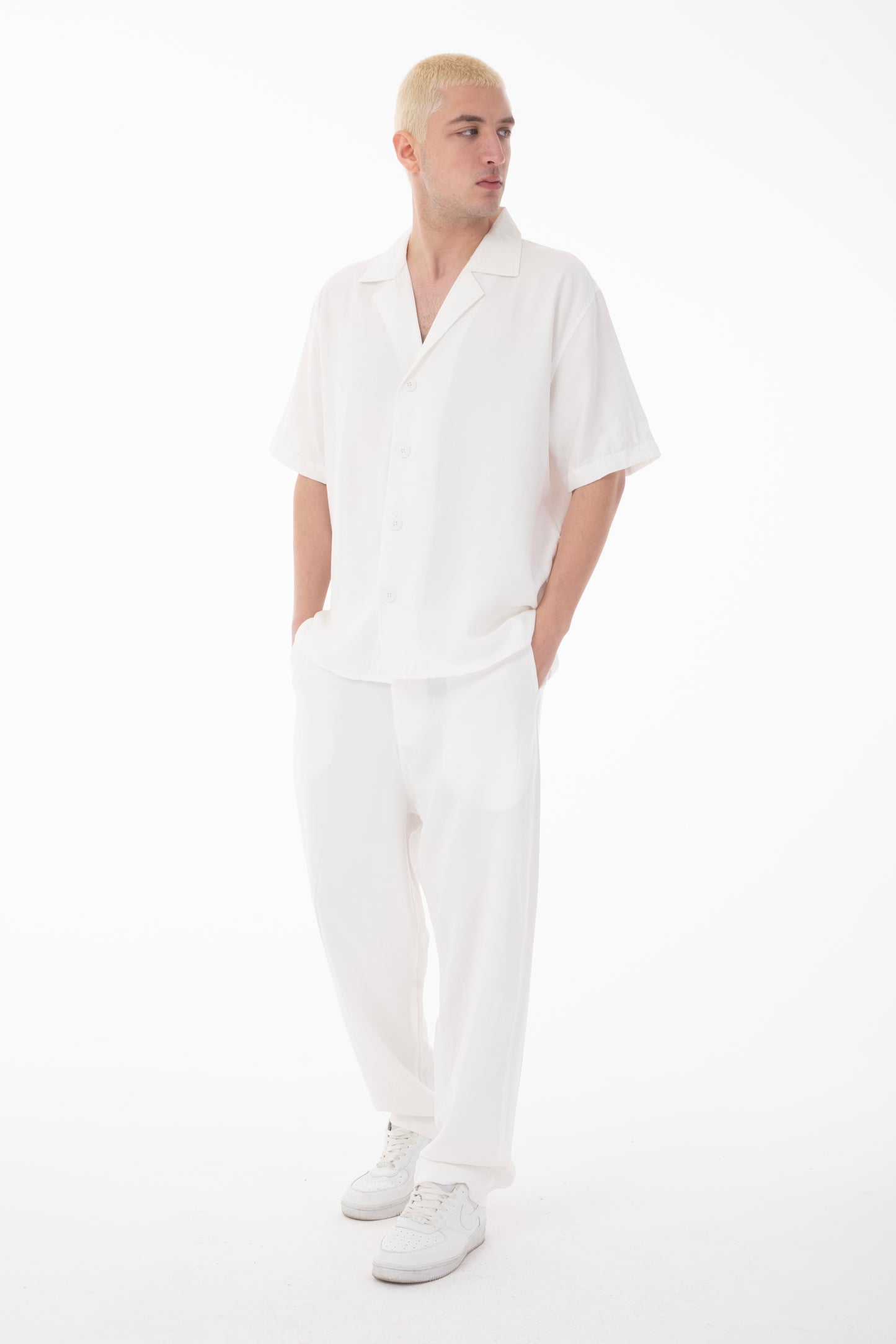 color:white