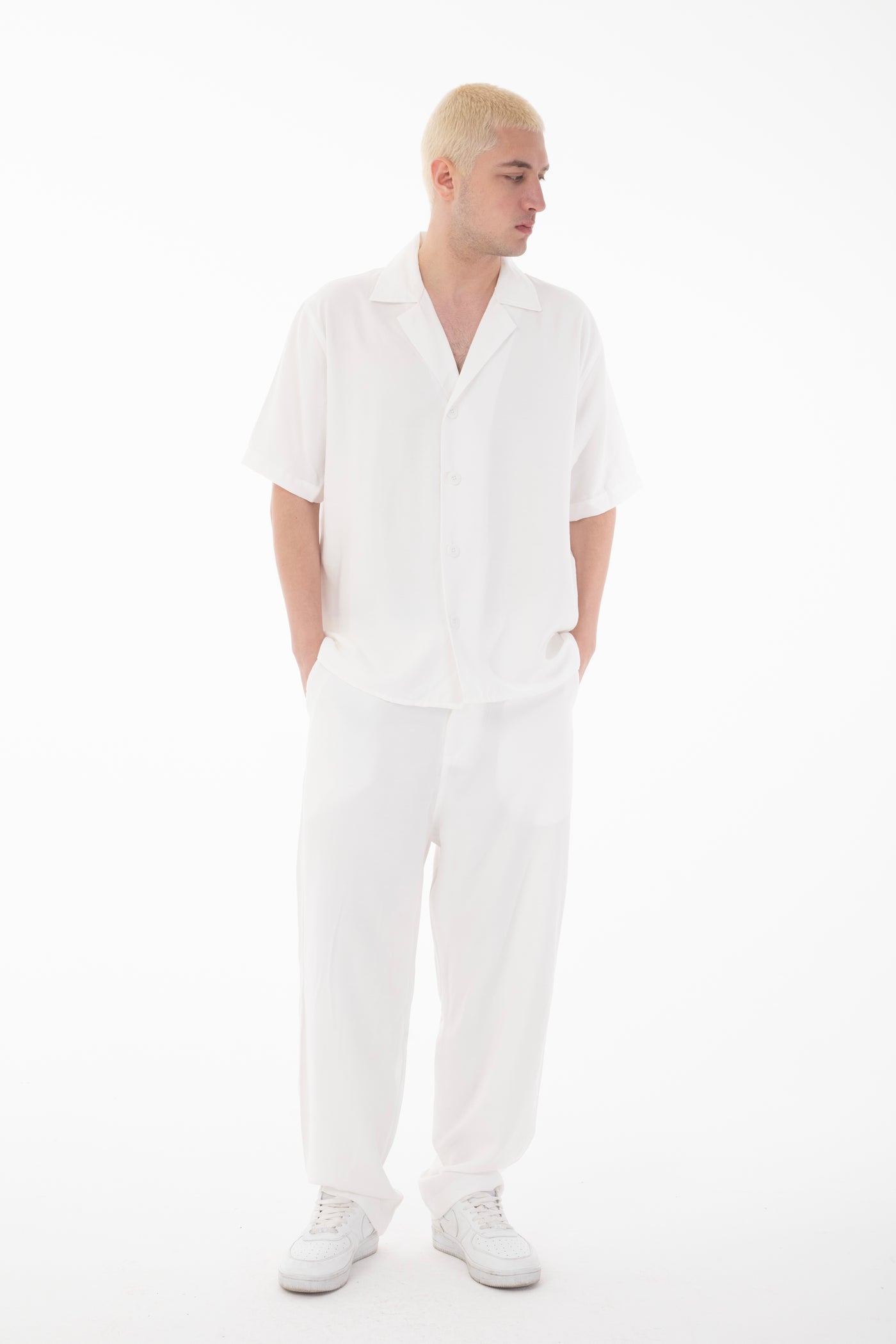 color:white