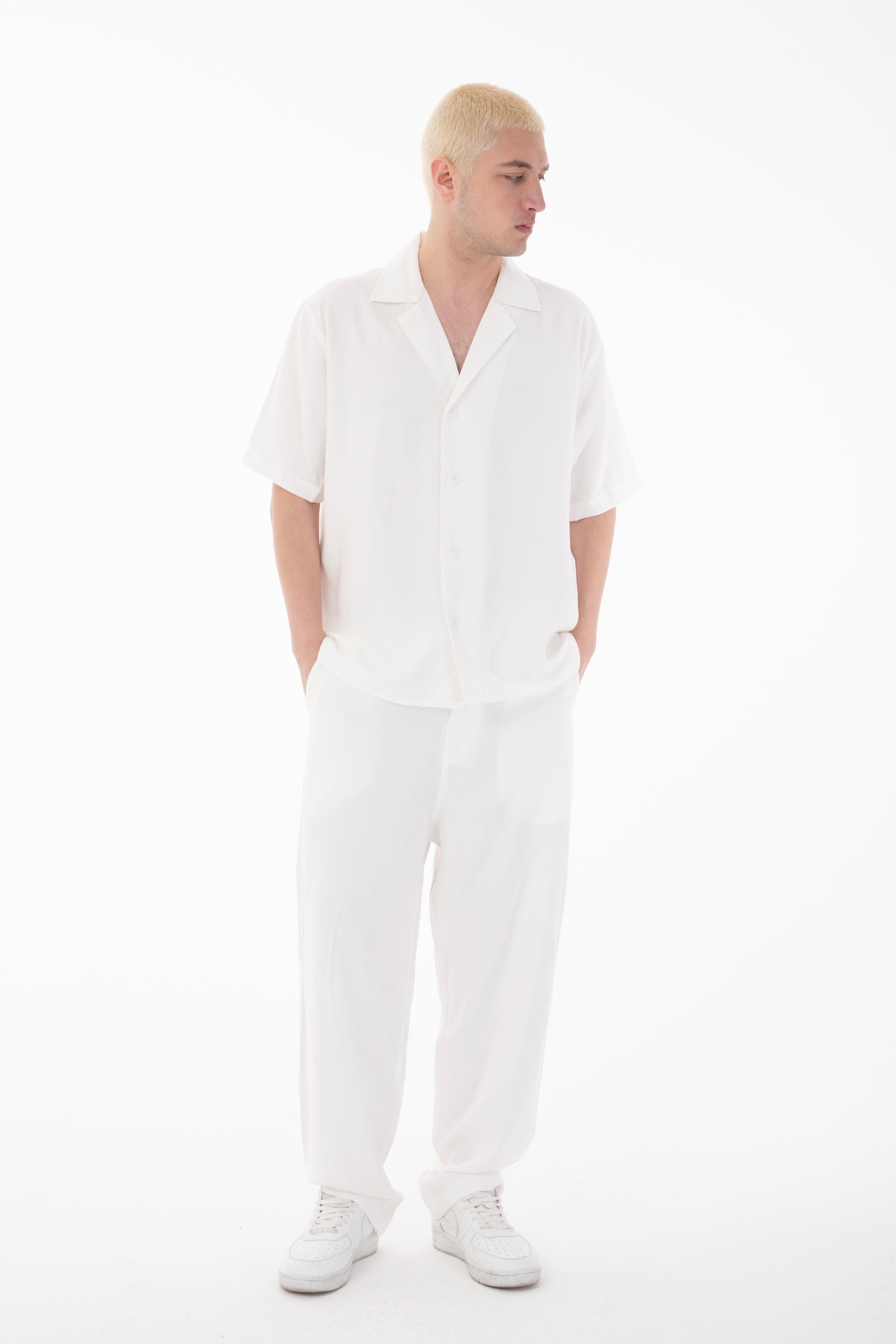 color:white