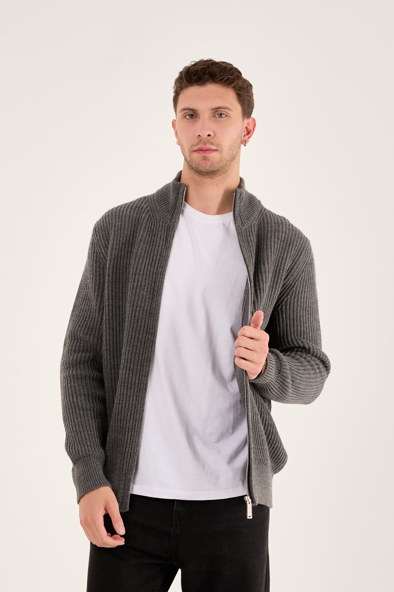 color:gray