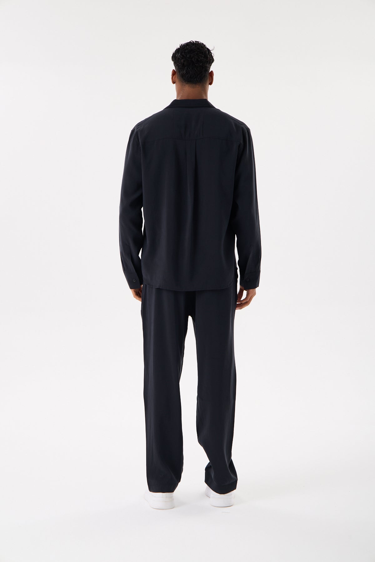 color:black