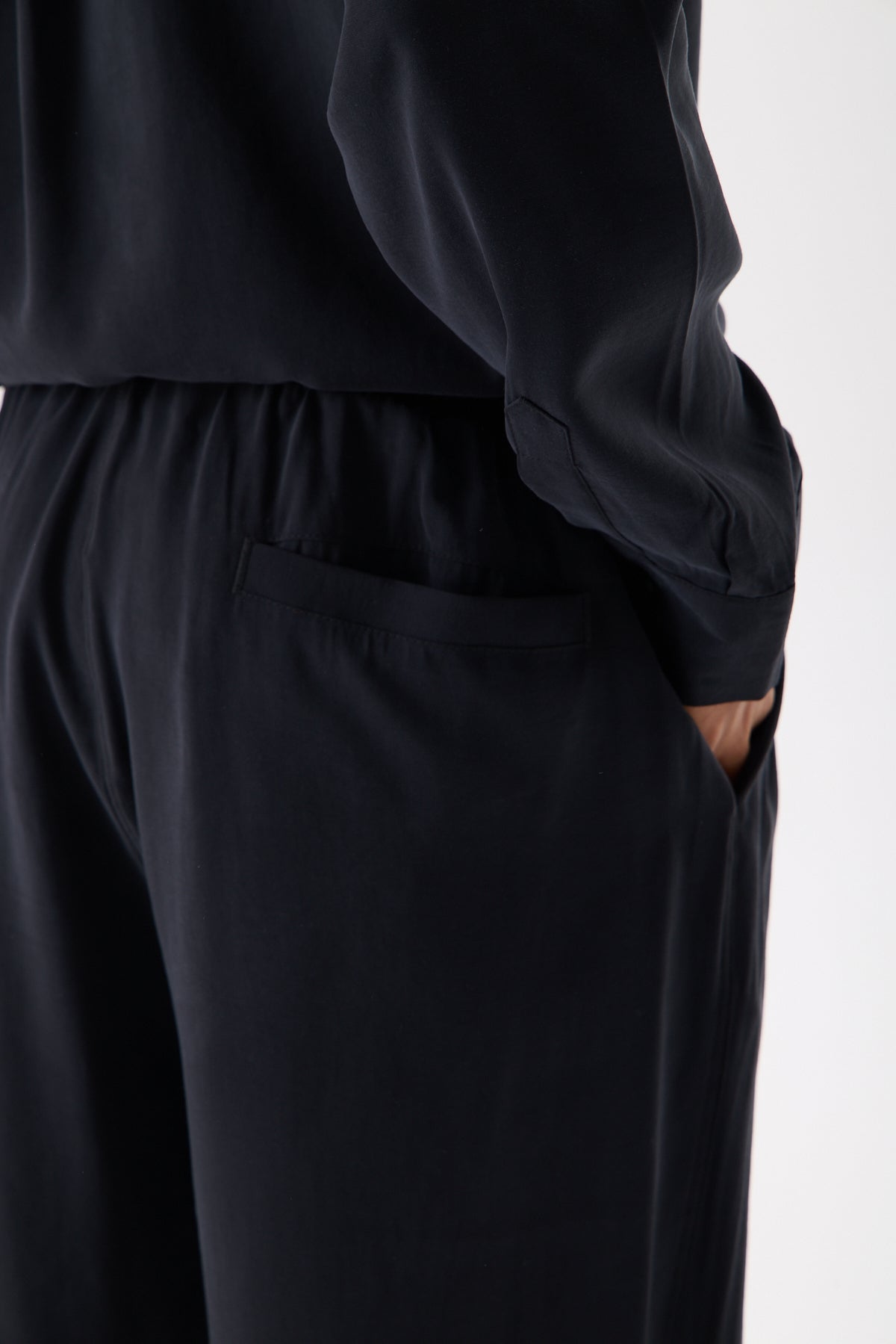 color:black