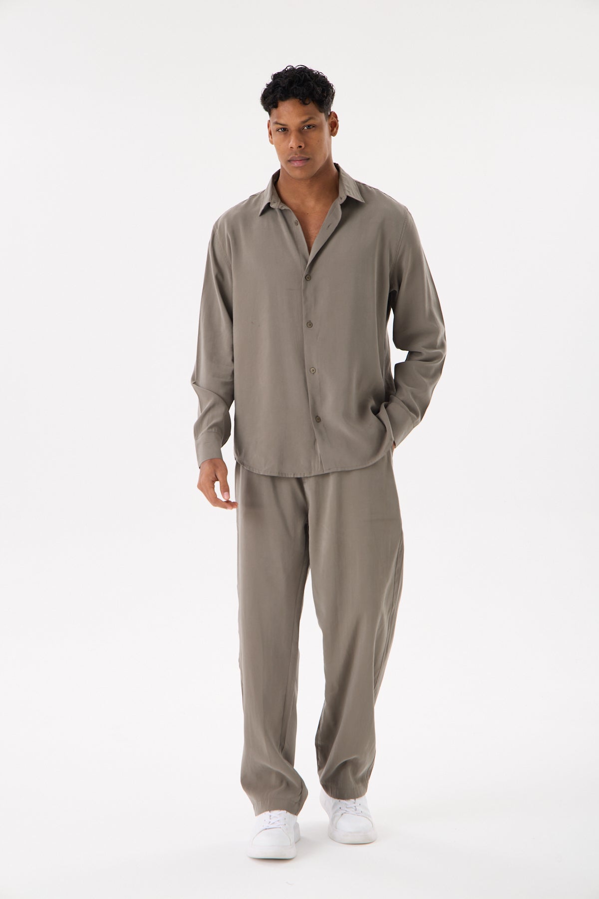 color:khaki