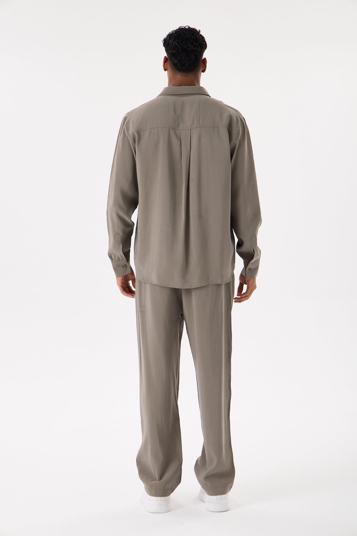color:khaki