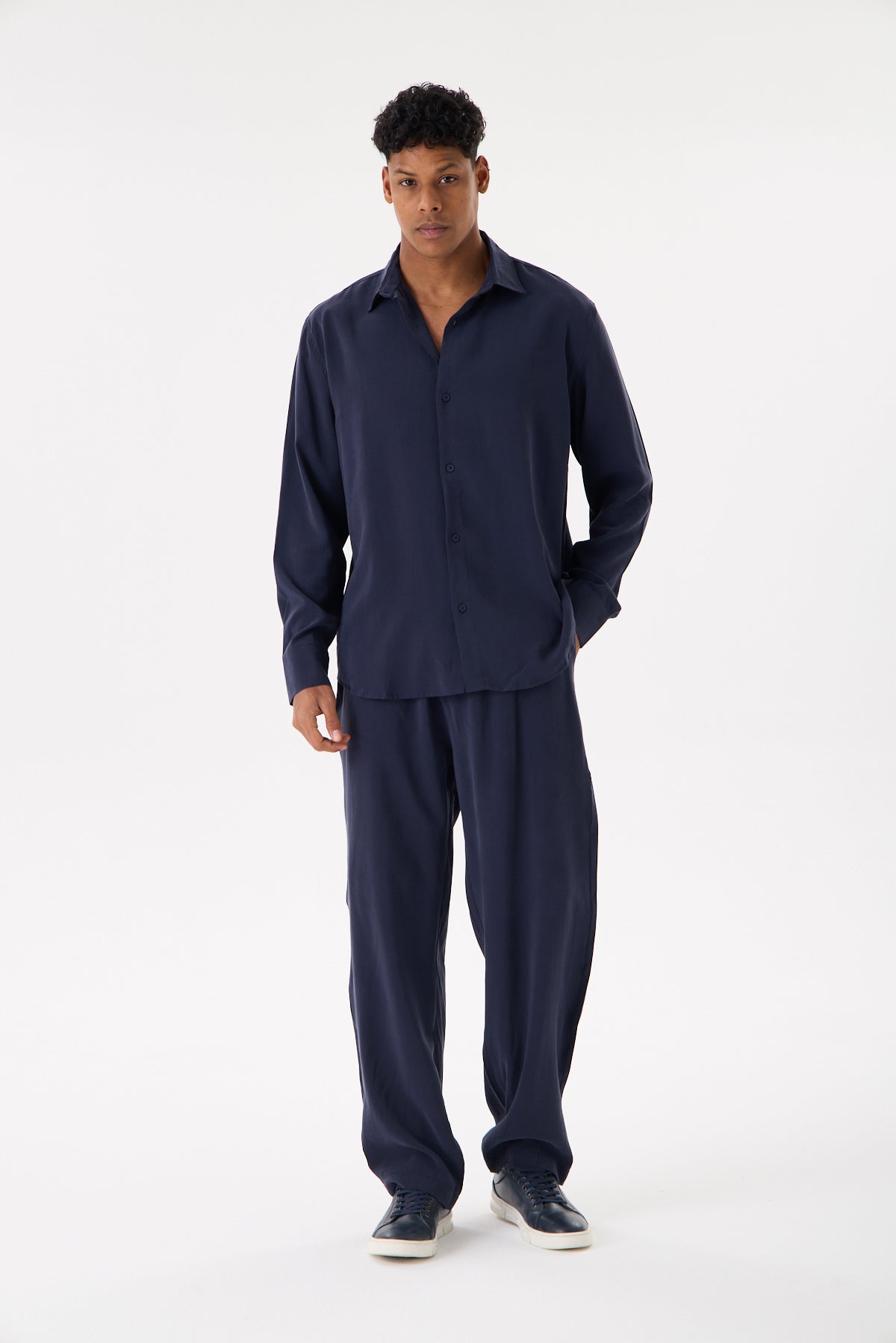 color:navy