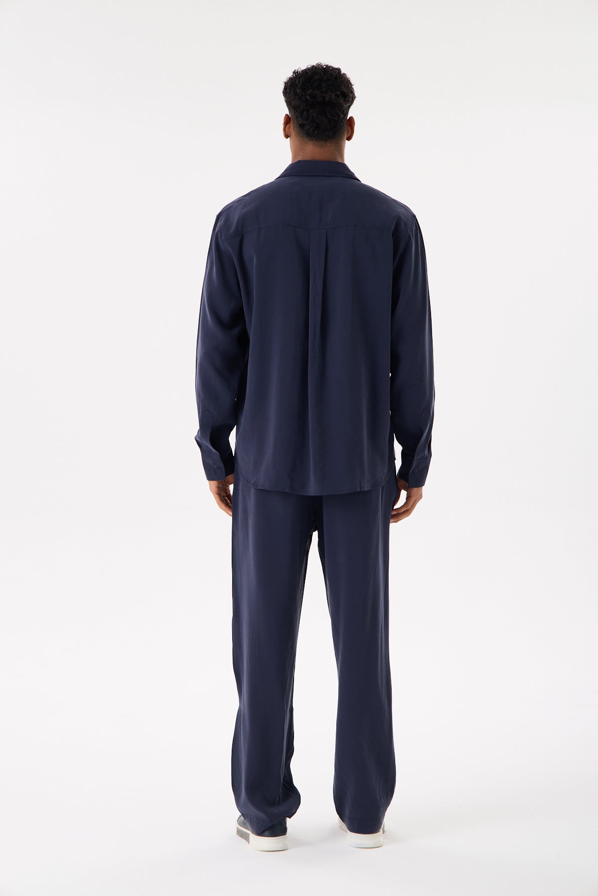 color:navy