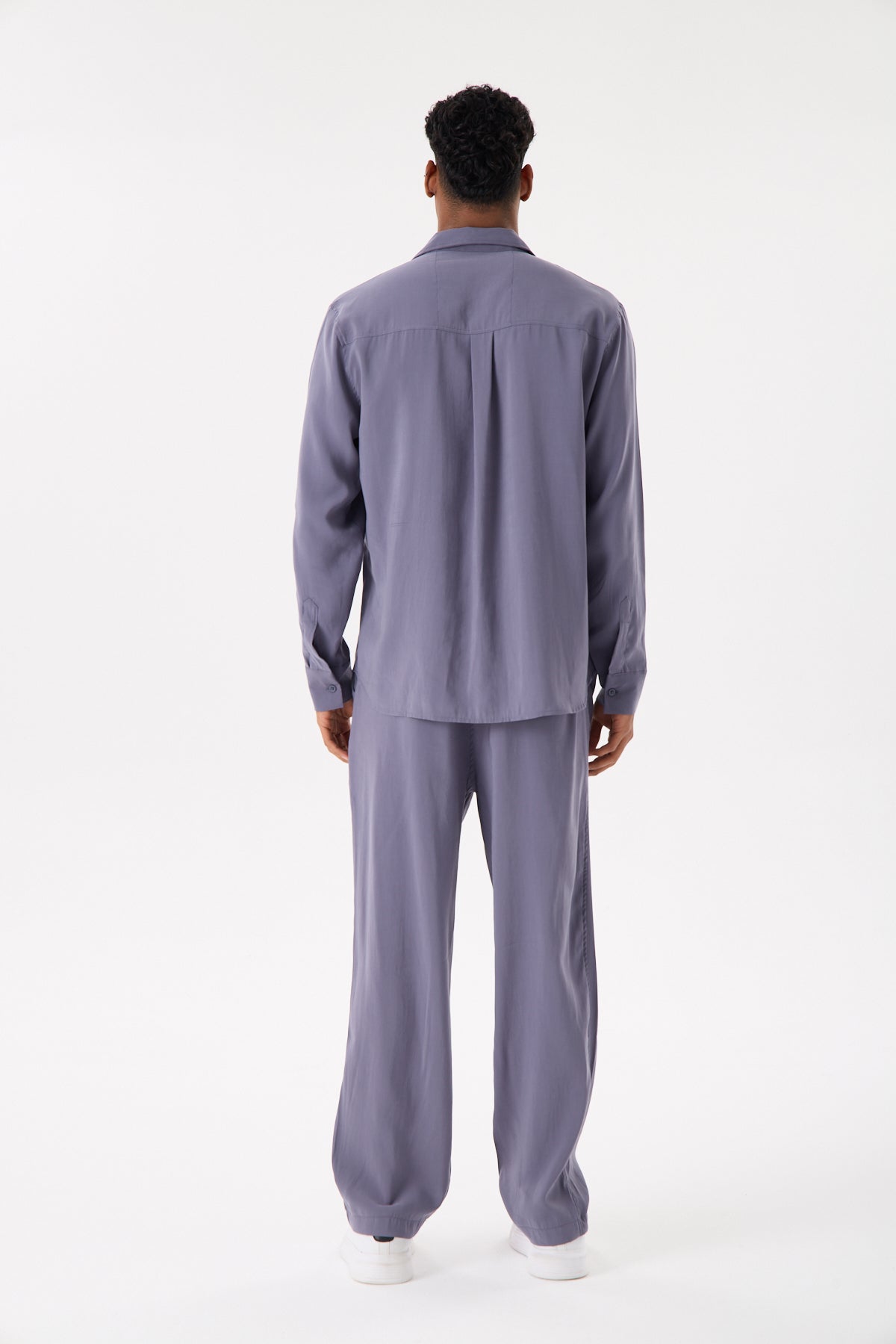 color:indigo