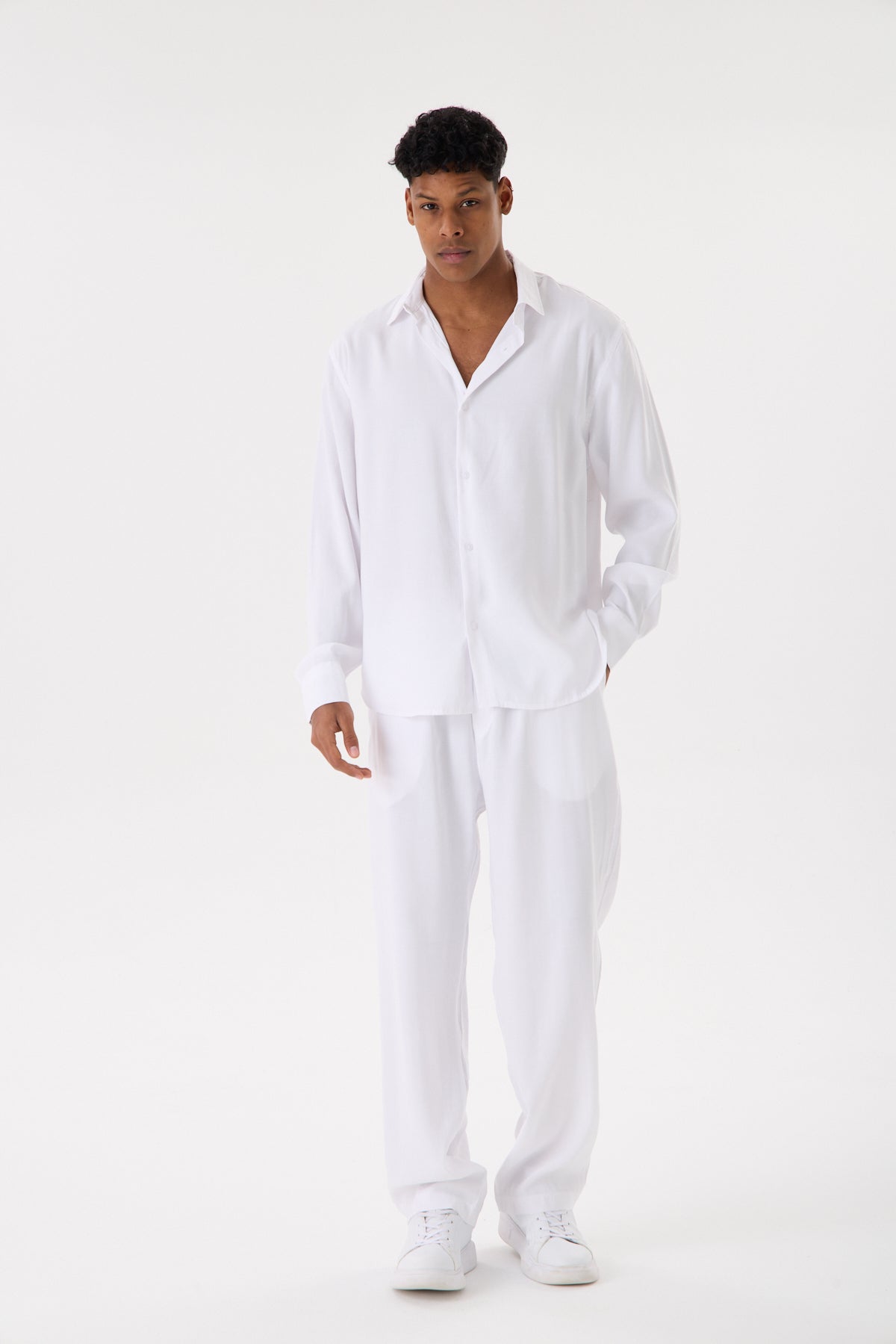 color:white
