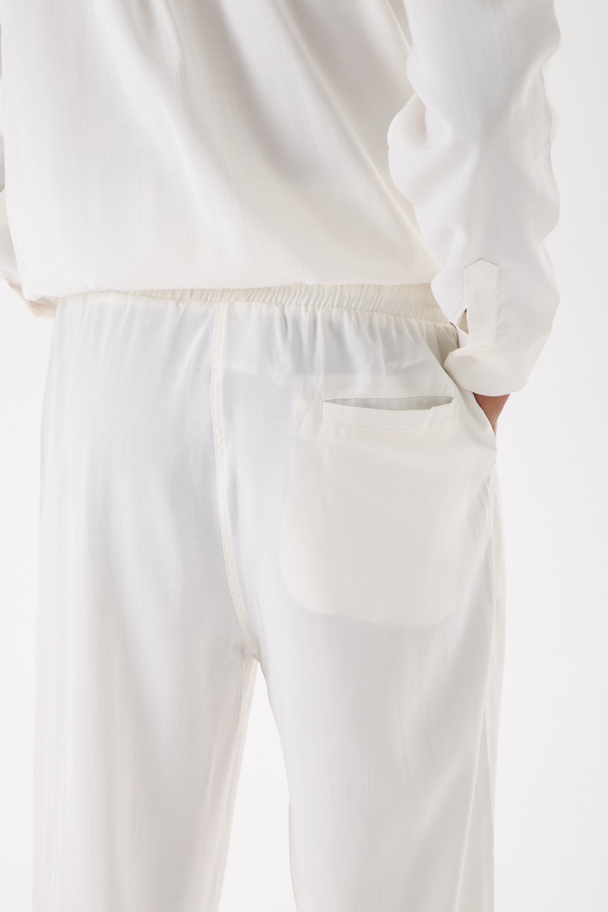 color:off-white