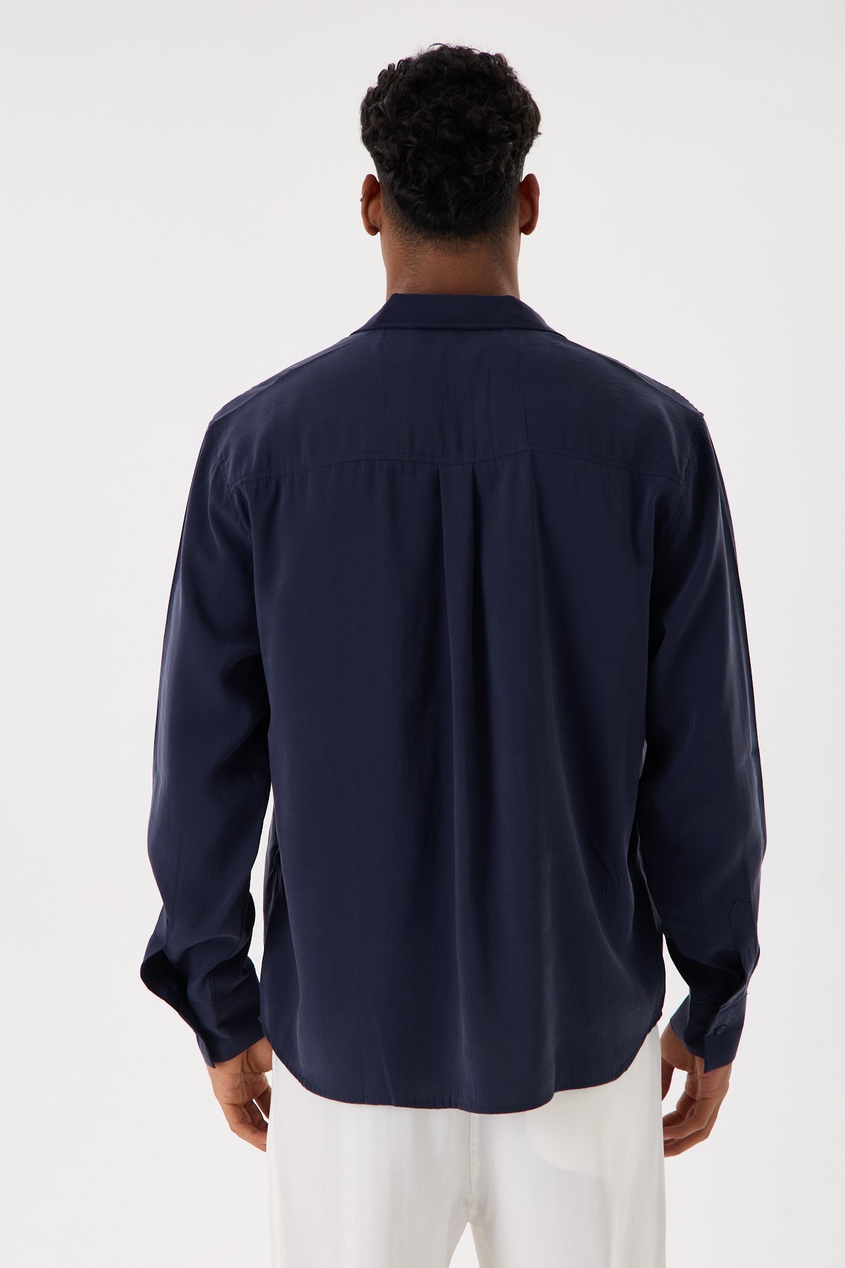 color:navy