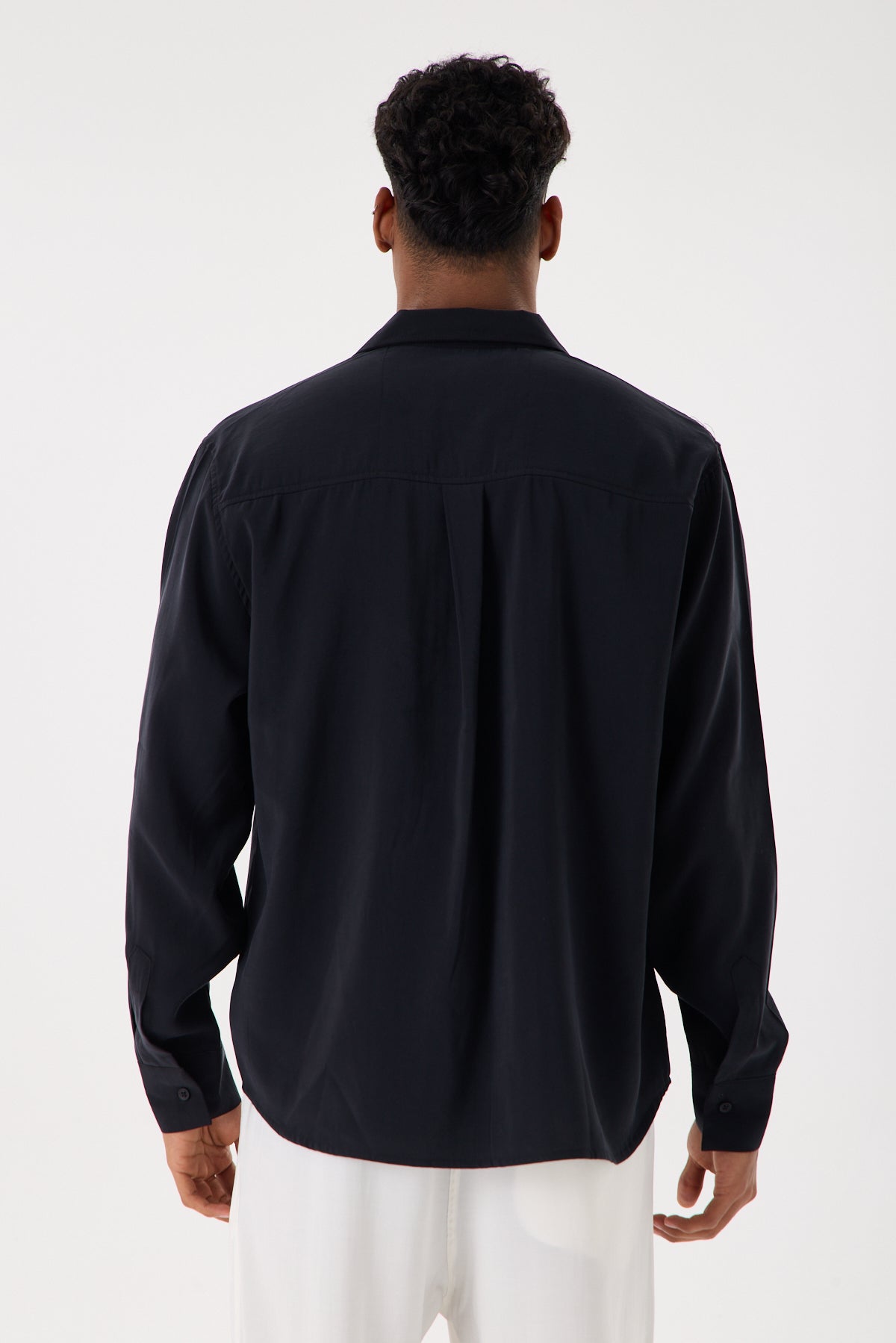 color:black