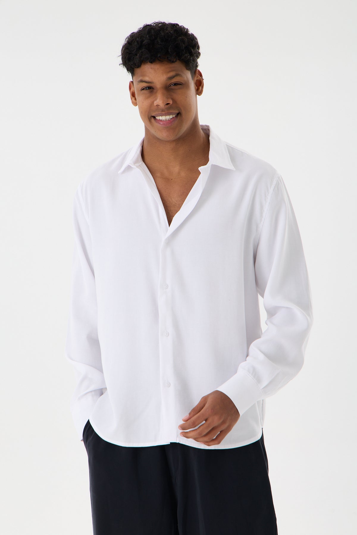 color:white