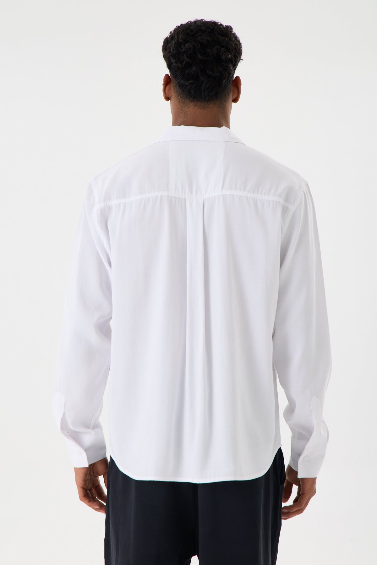 color:white