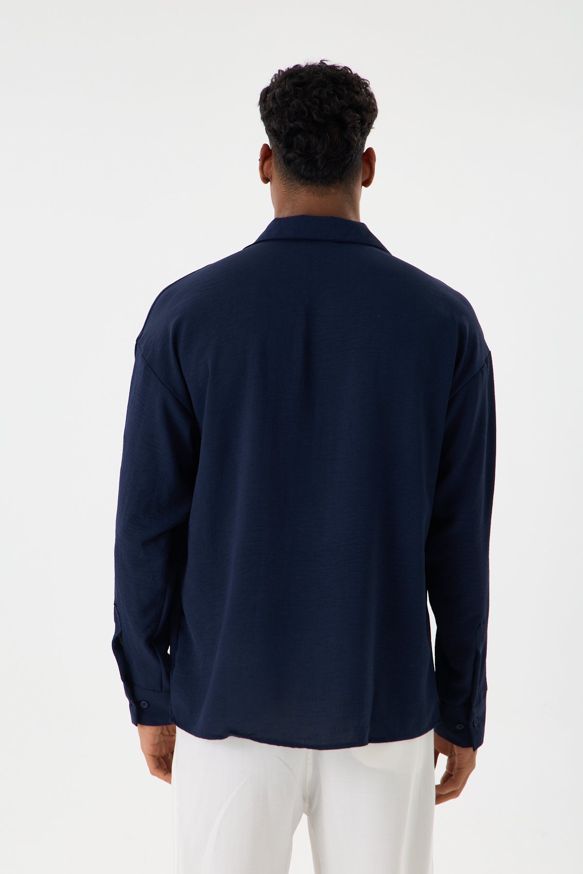 color:navy