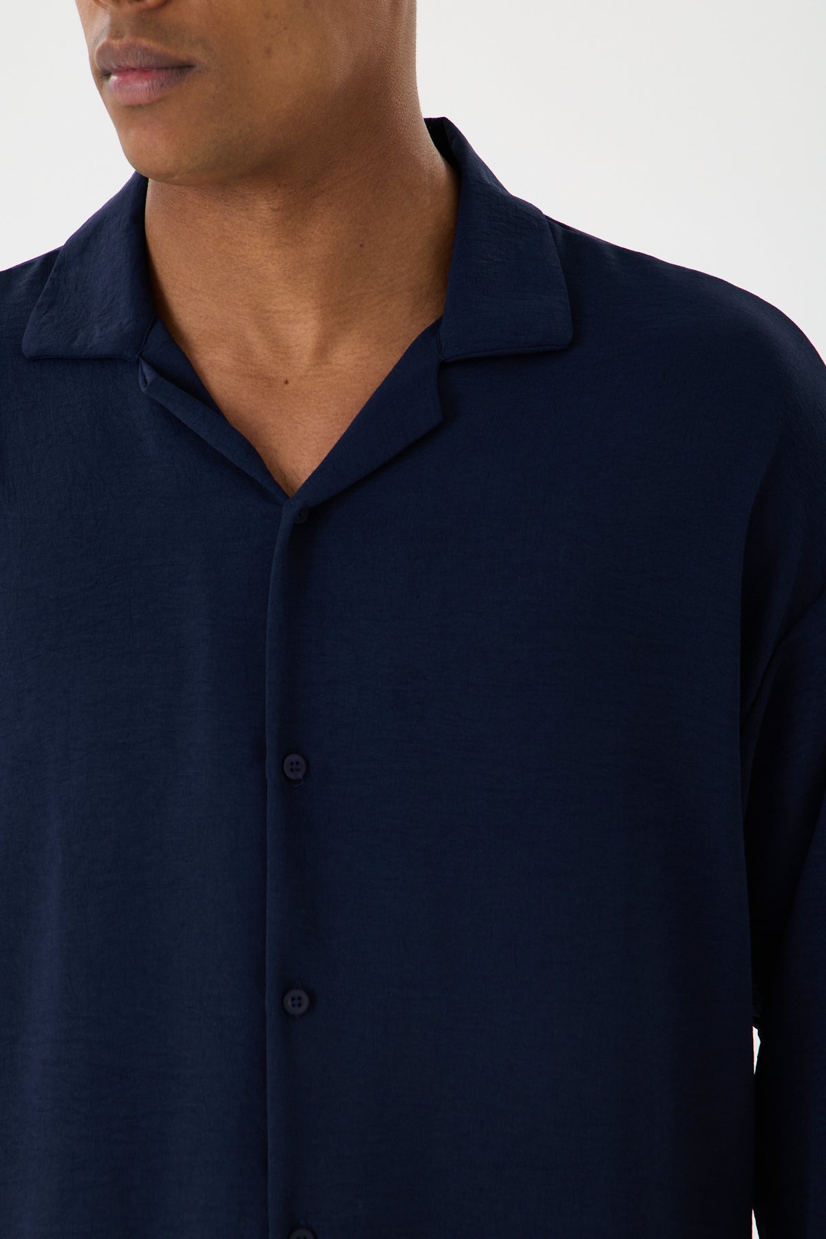 color:navy