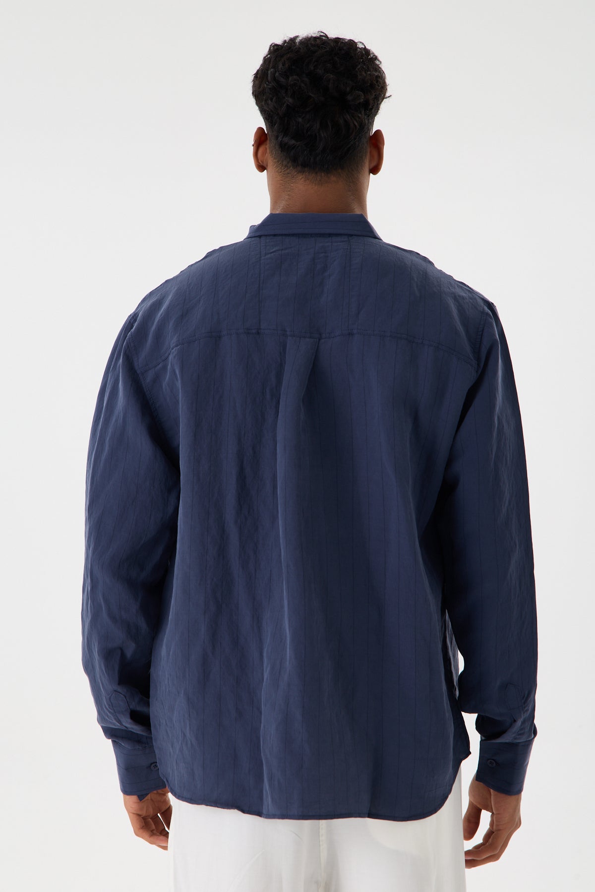 color:navy