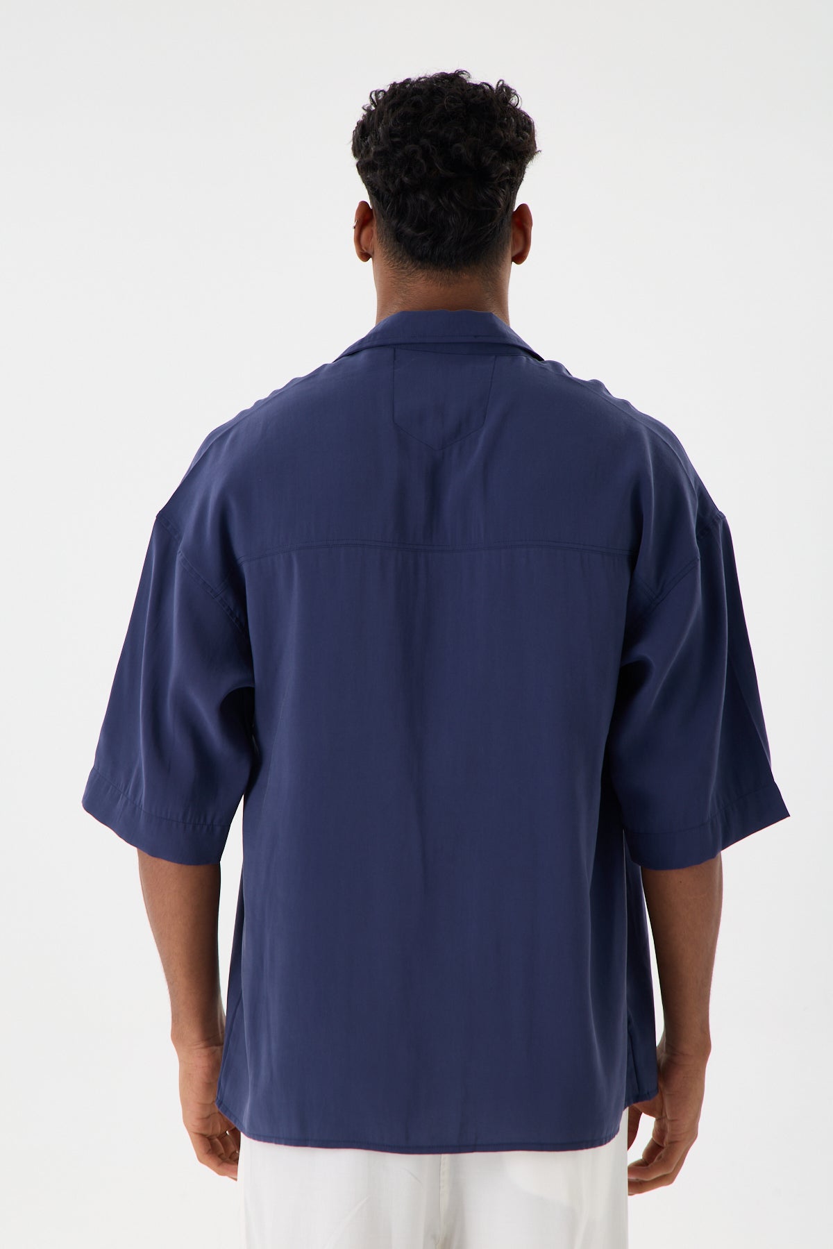 color:navy
