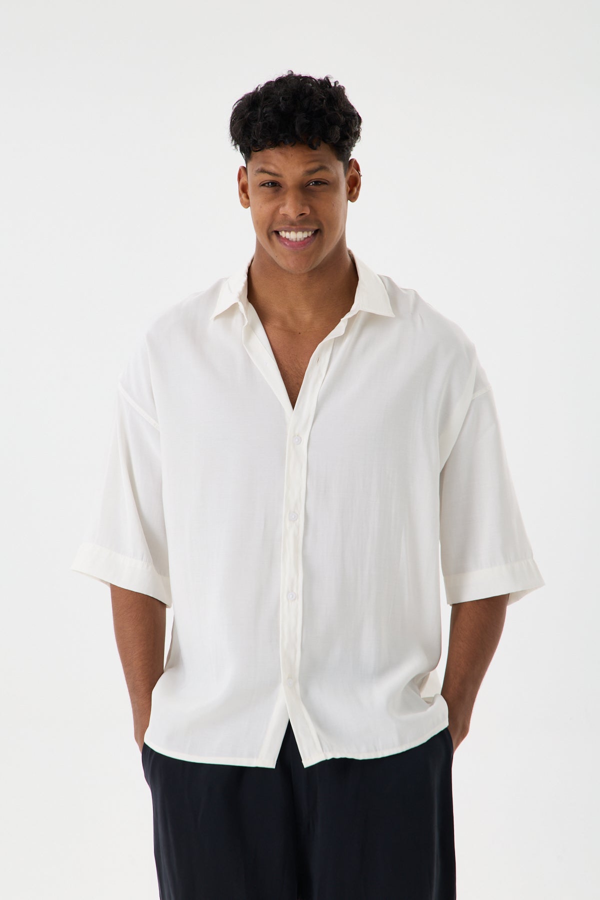 color:white