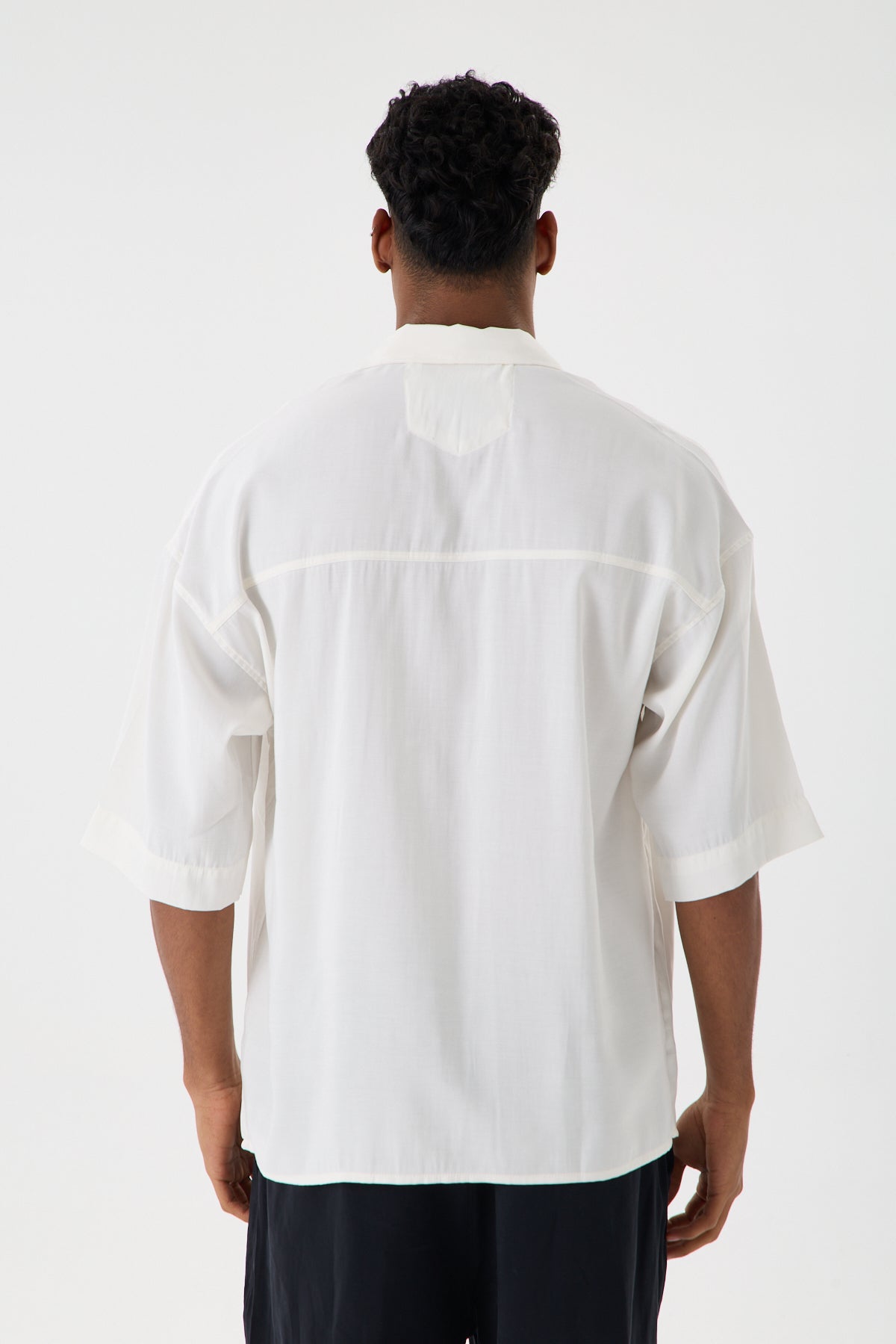 color:white
