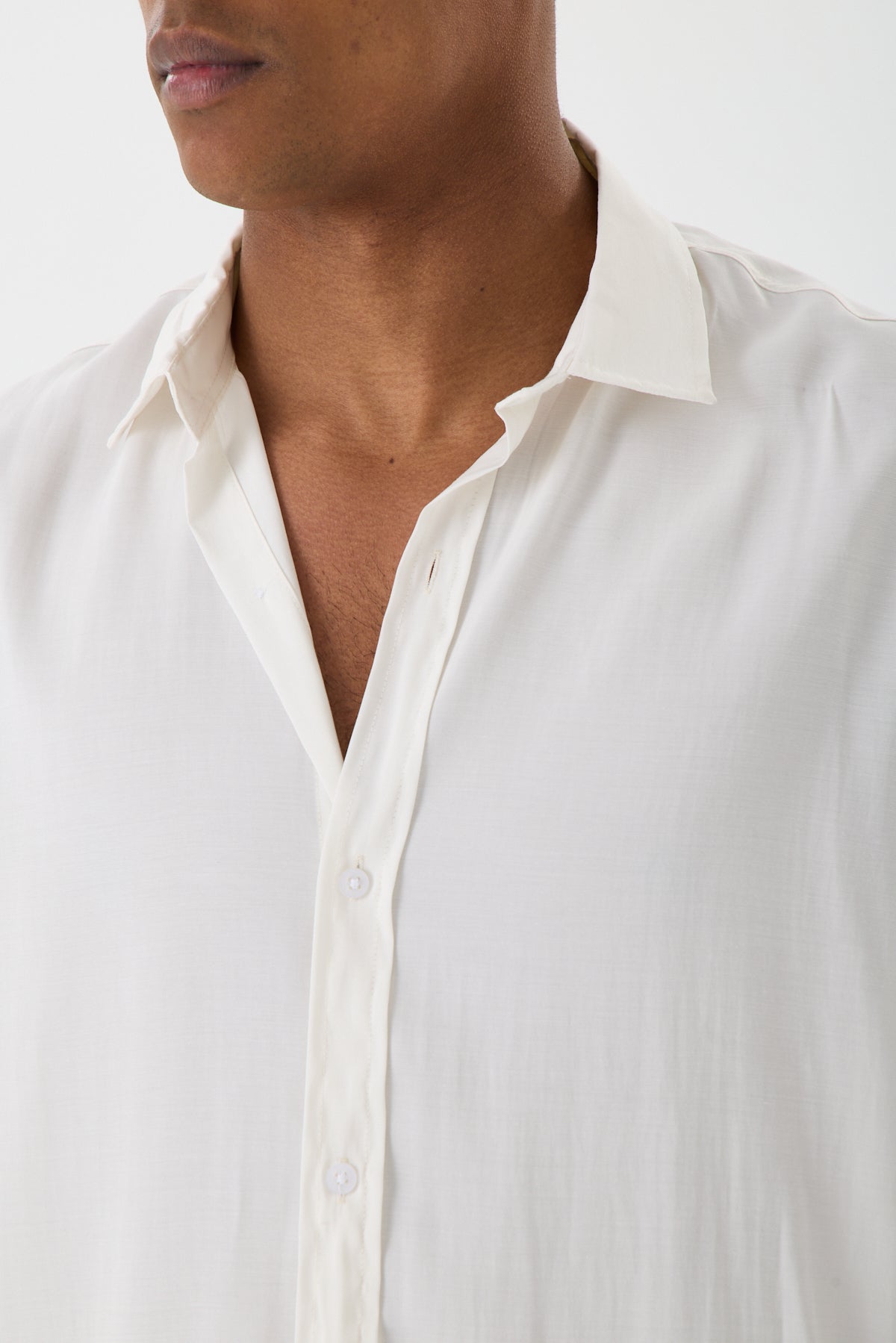 color:white