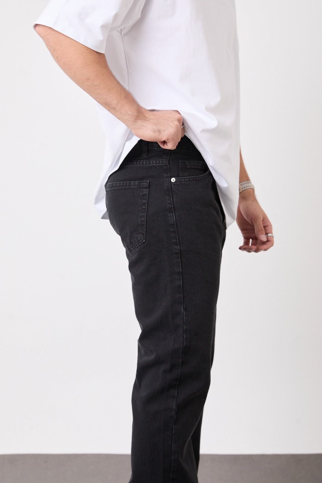 color:black