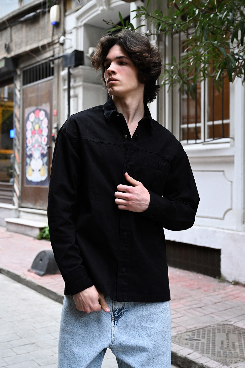 color:black