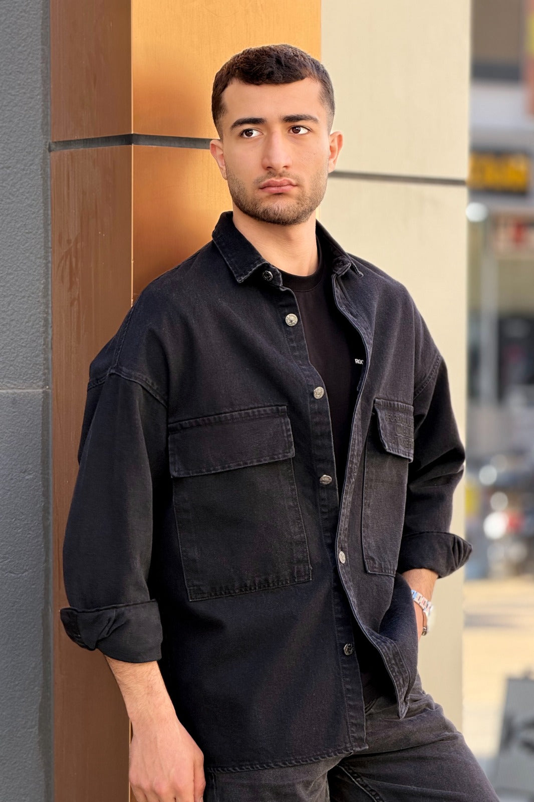 color:black
