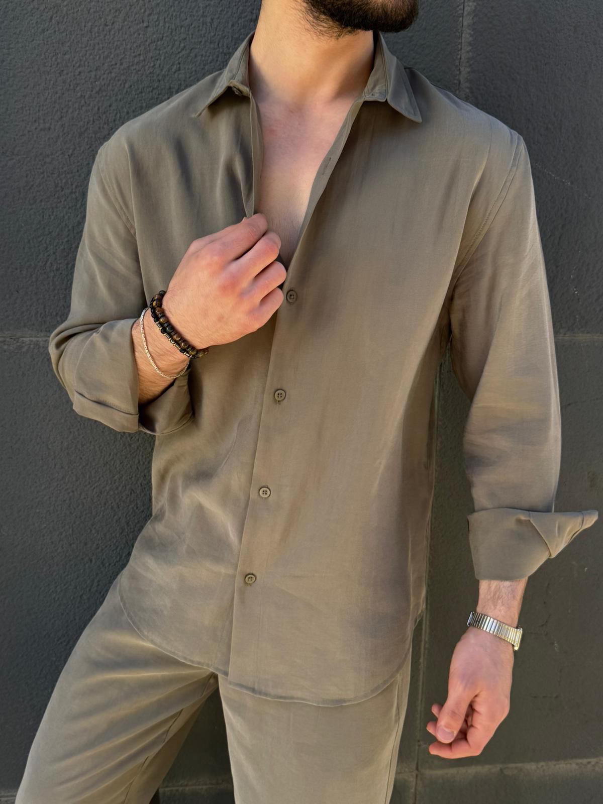 color:khaki