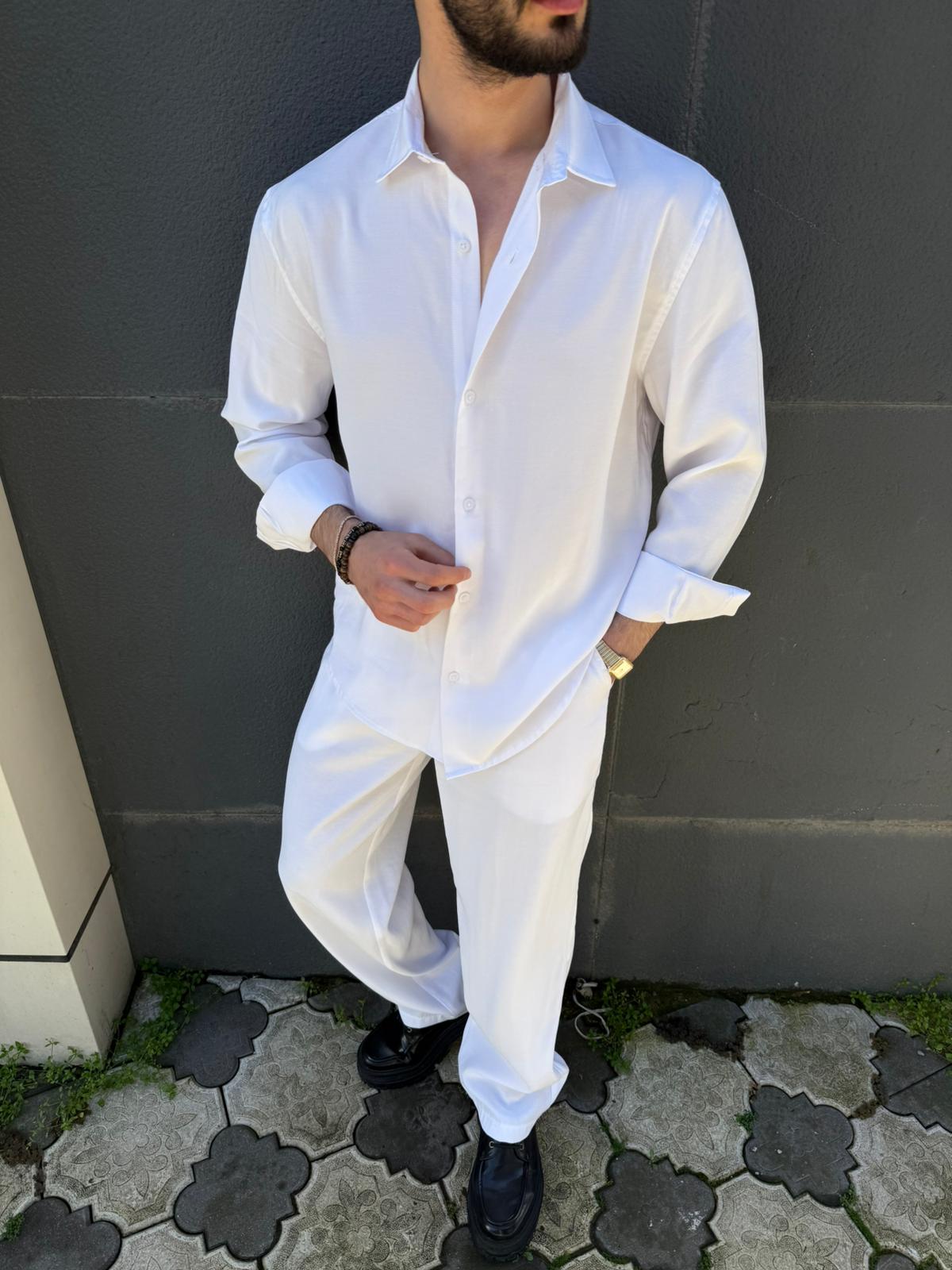 color:white