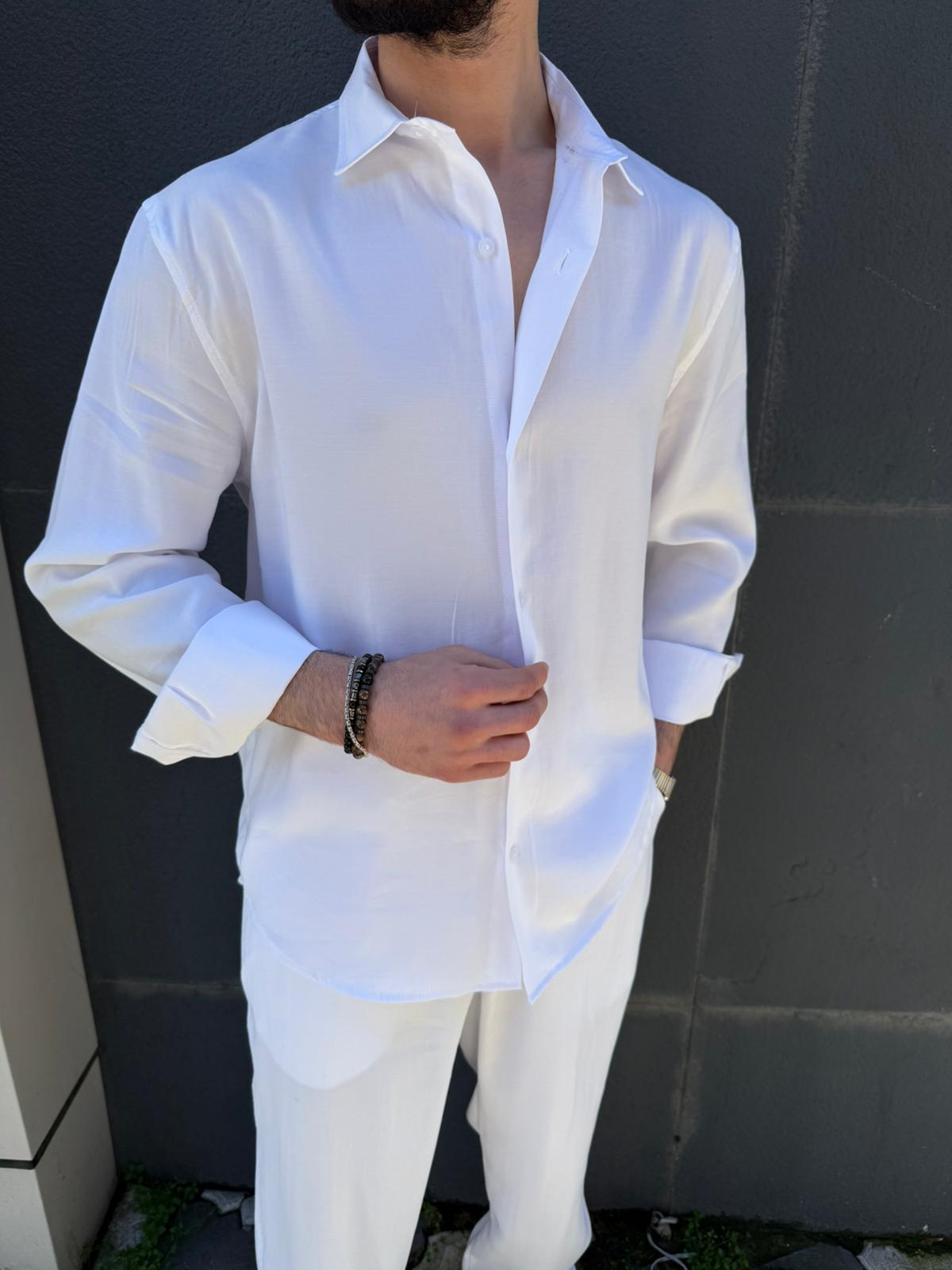 color:white