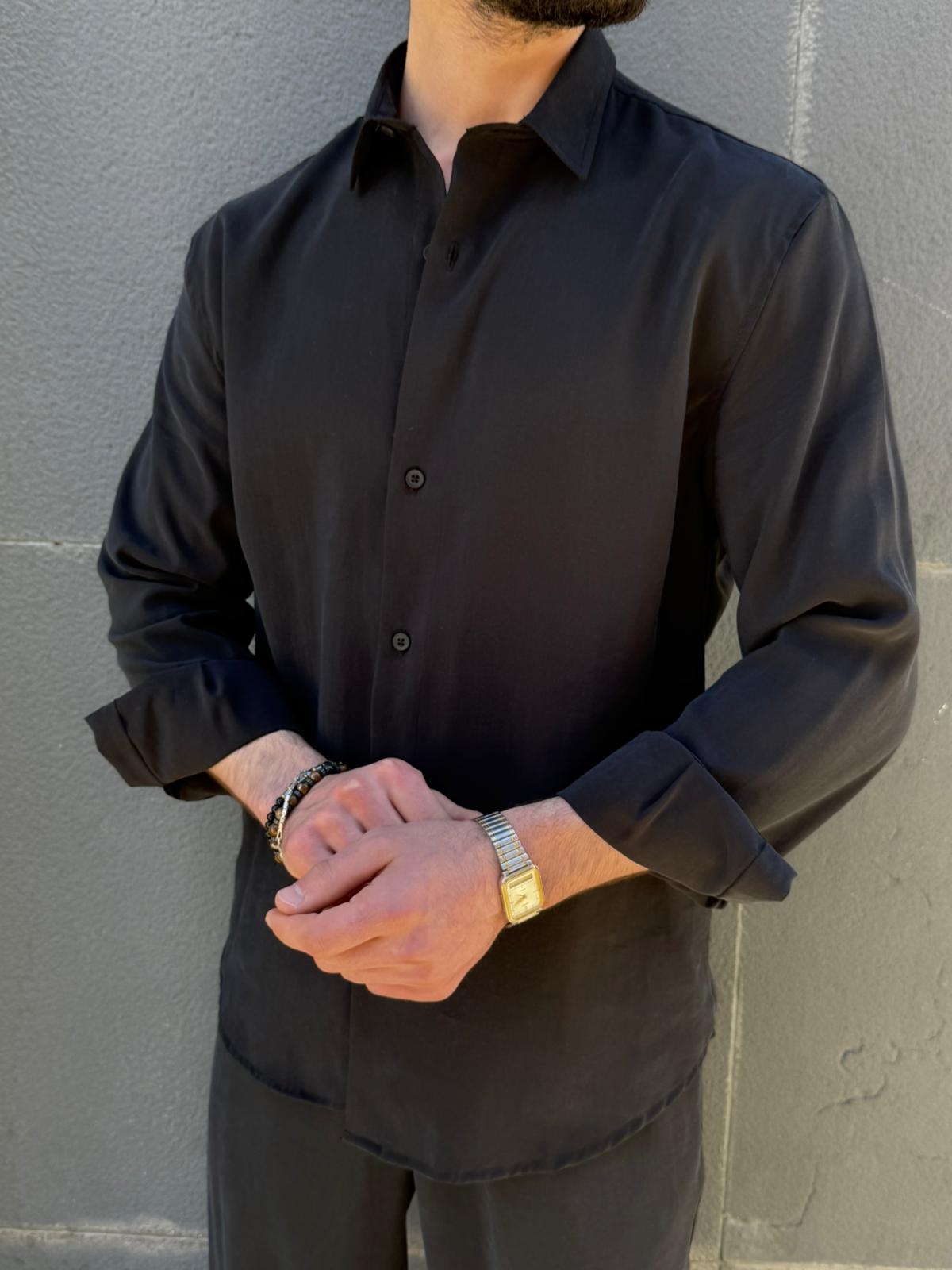 color:black