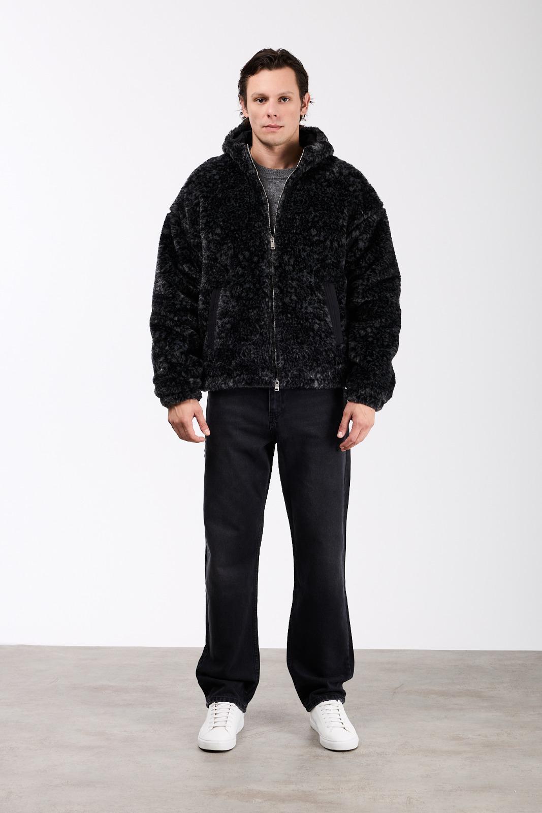 color:black