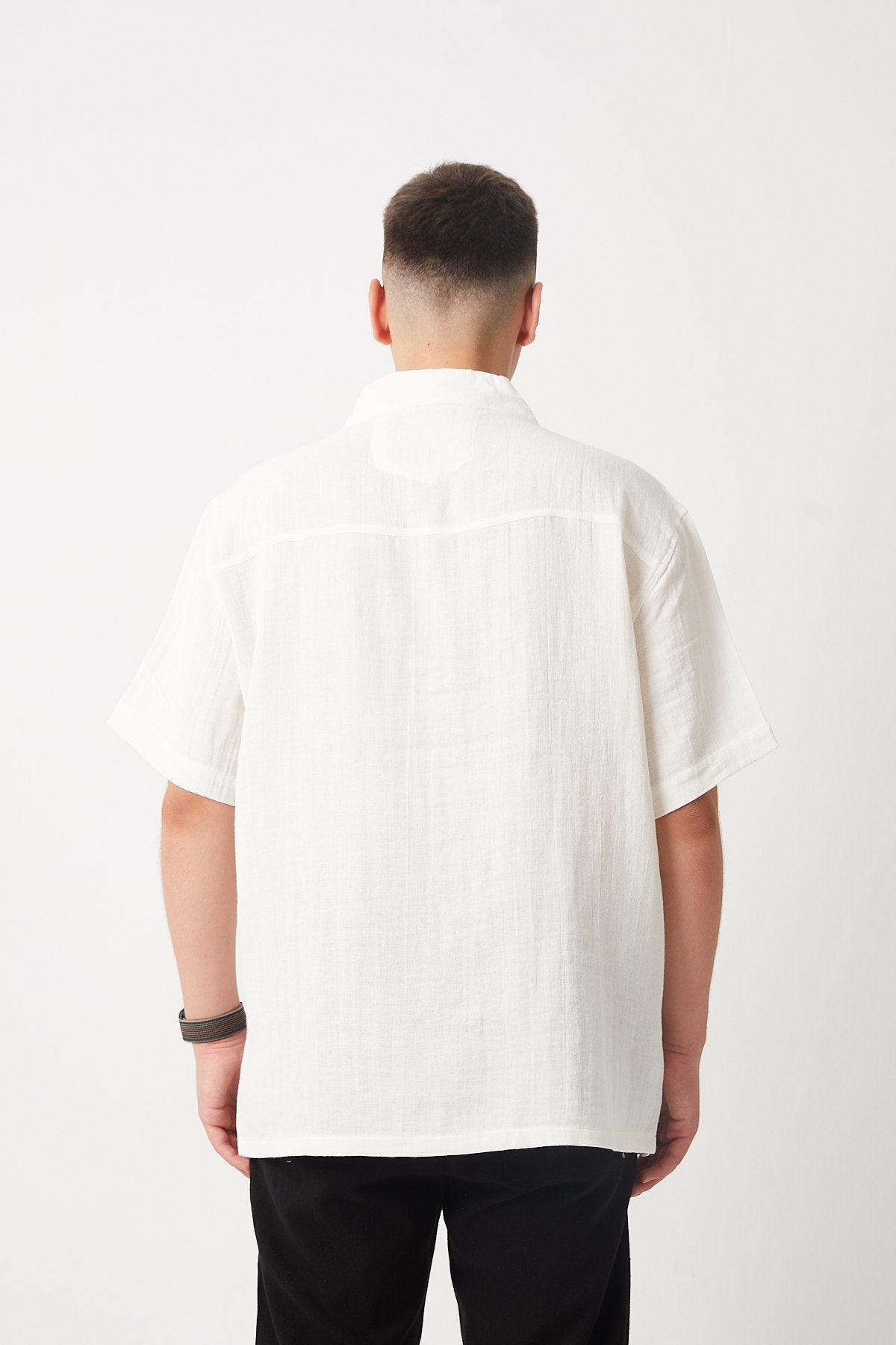 color:white