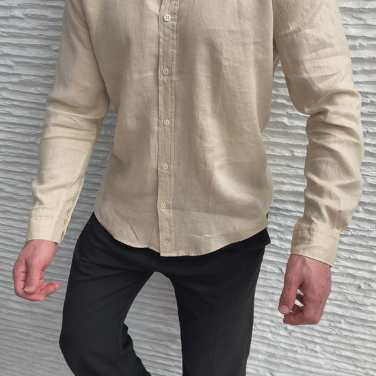 color:beige
