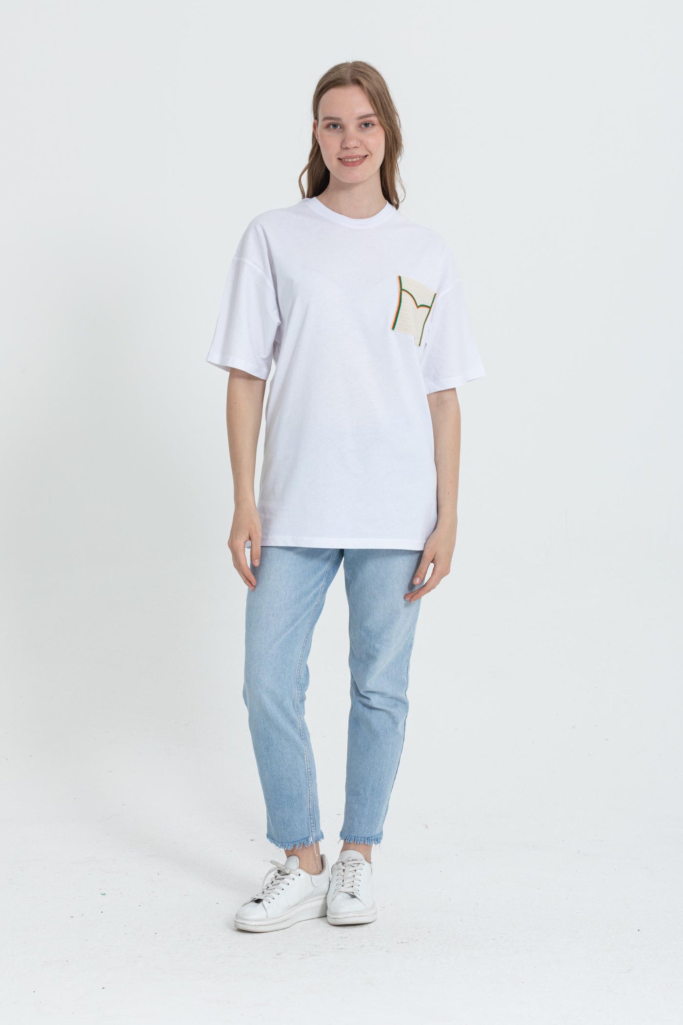 color:white