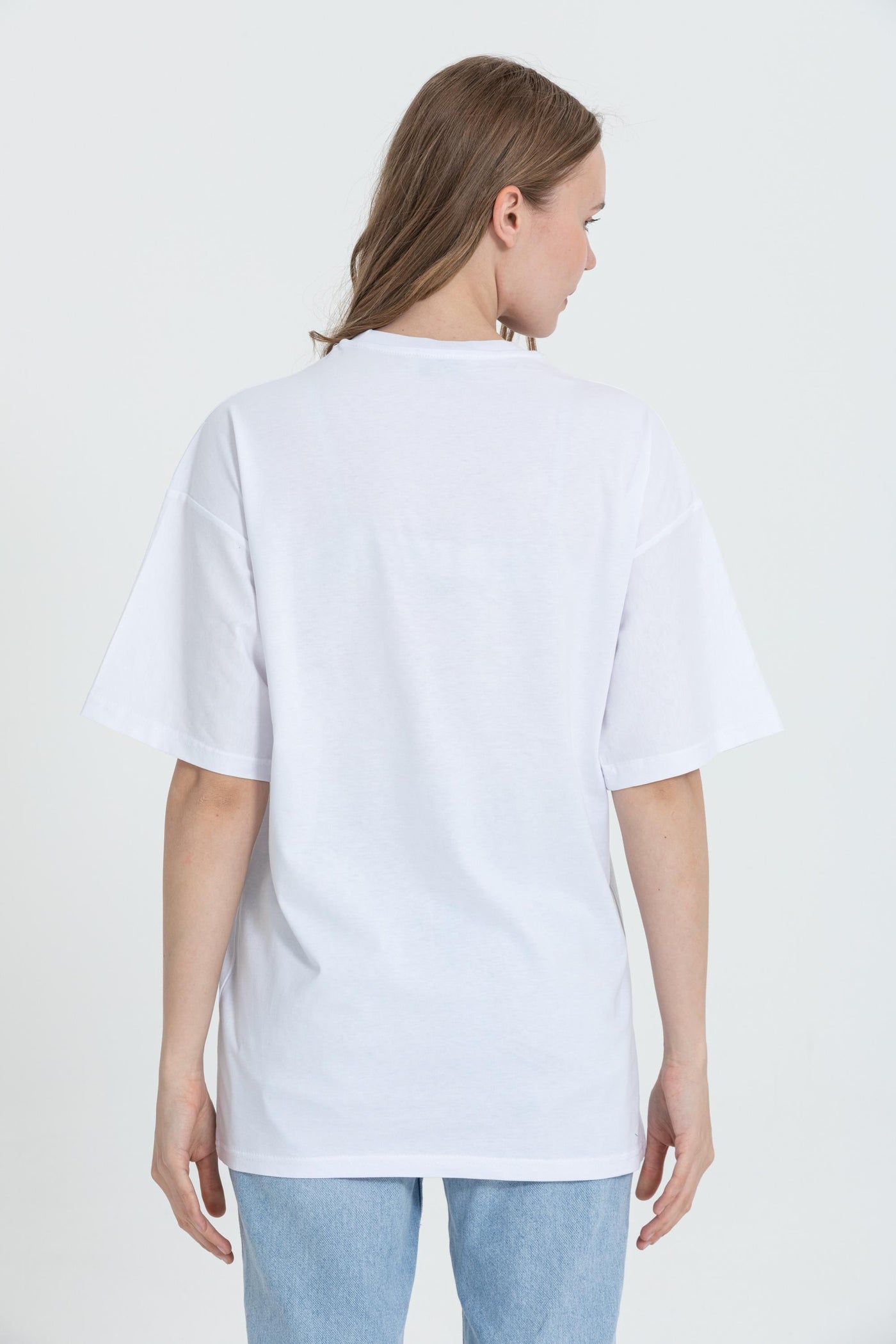 color:white