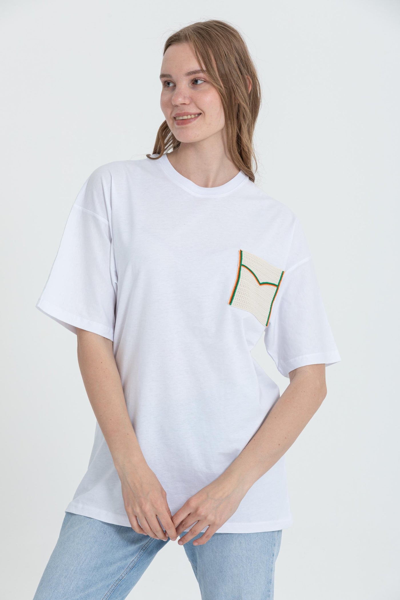 color:white
