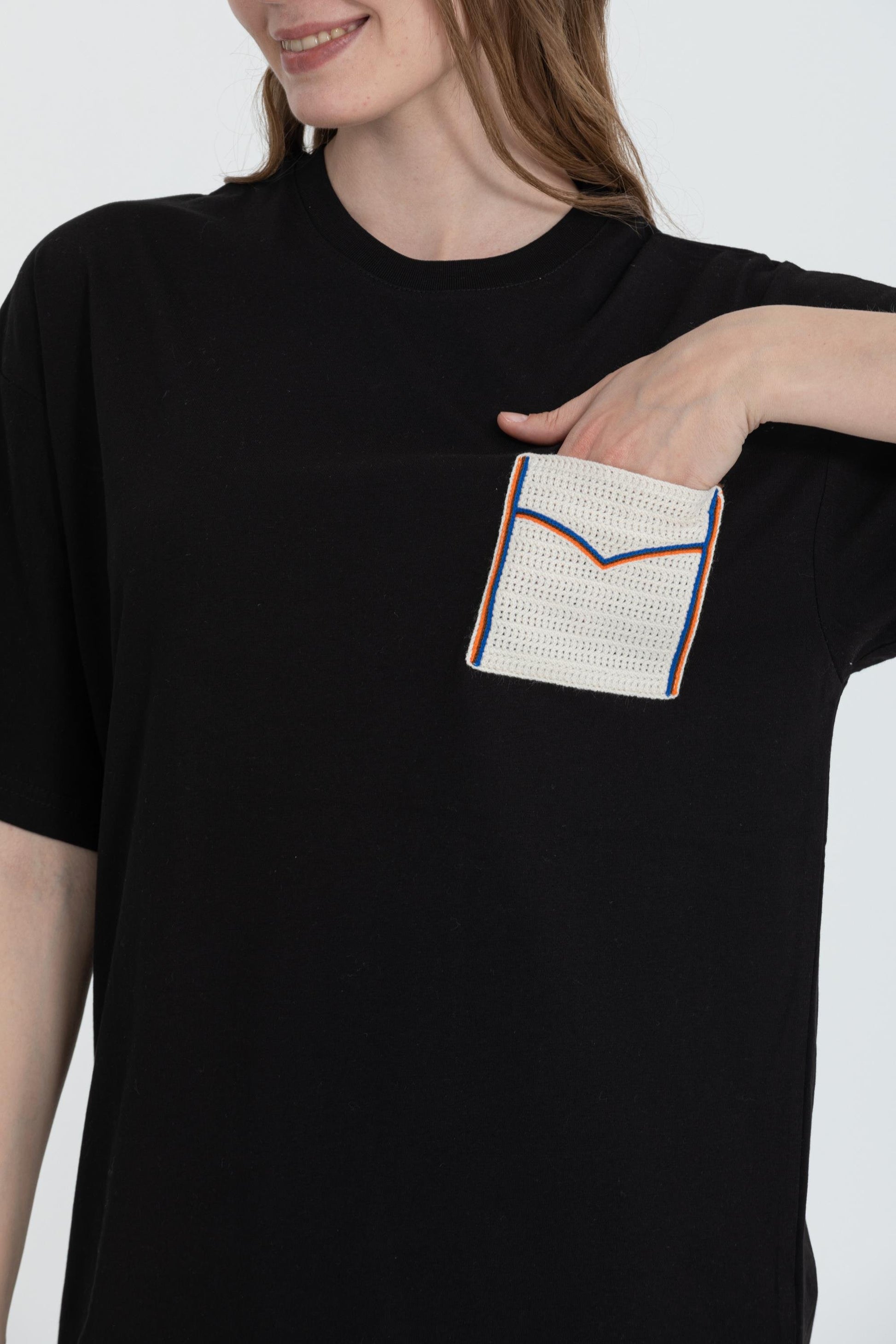 color:black