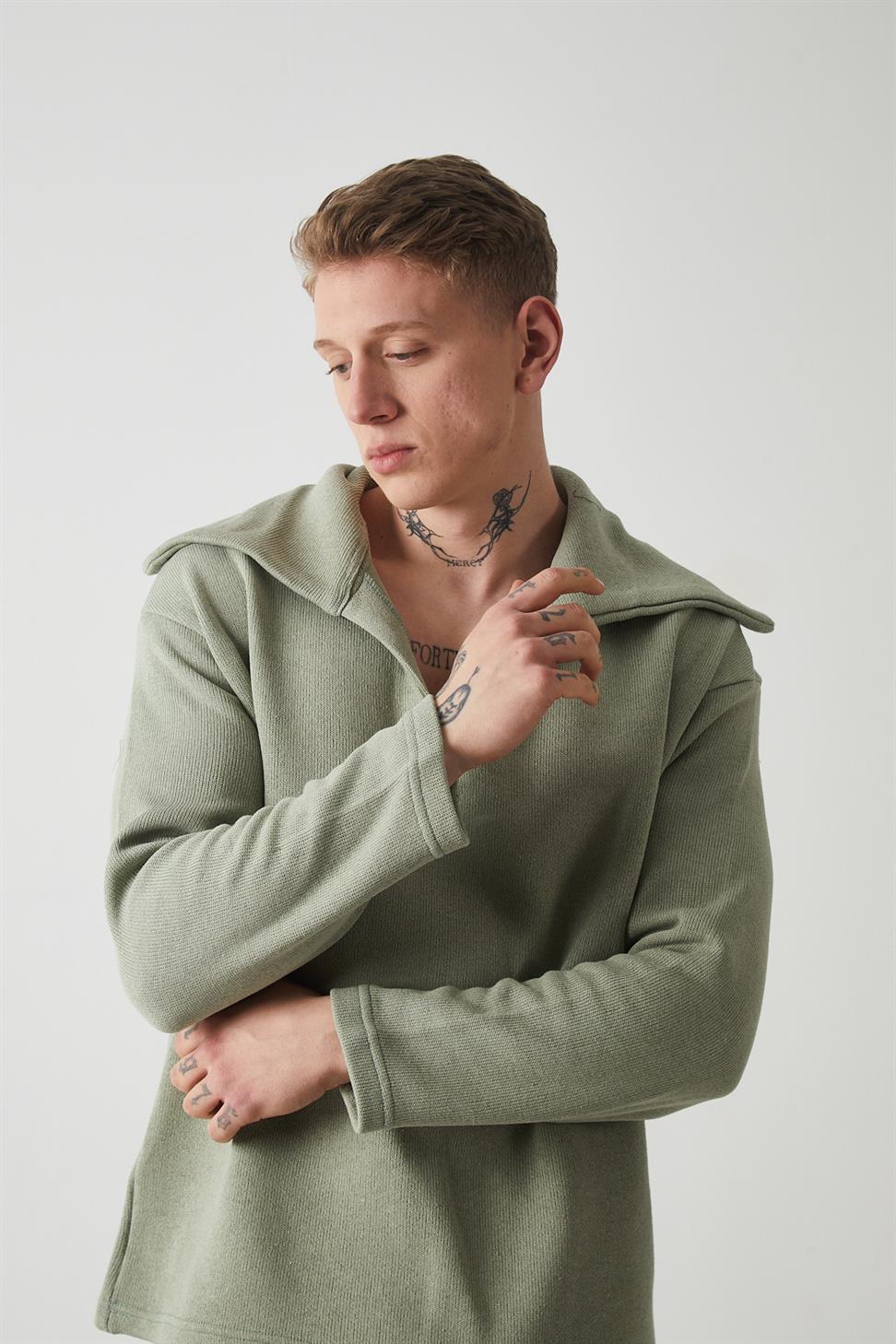 color:khaki