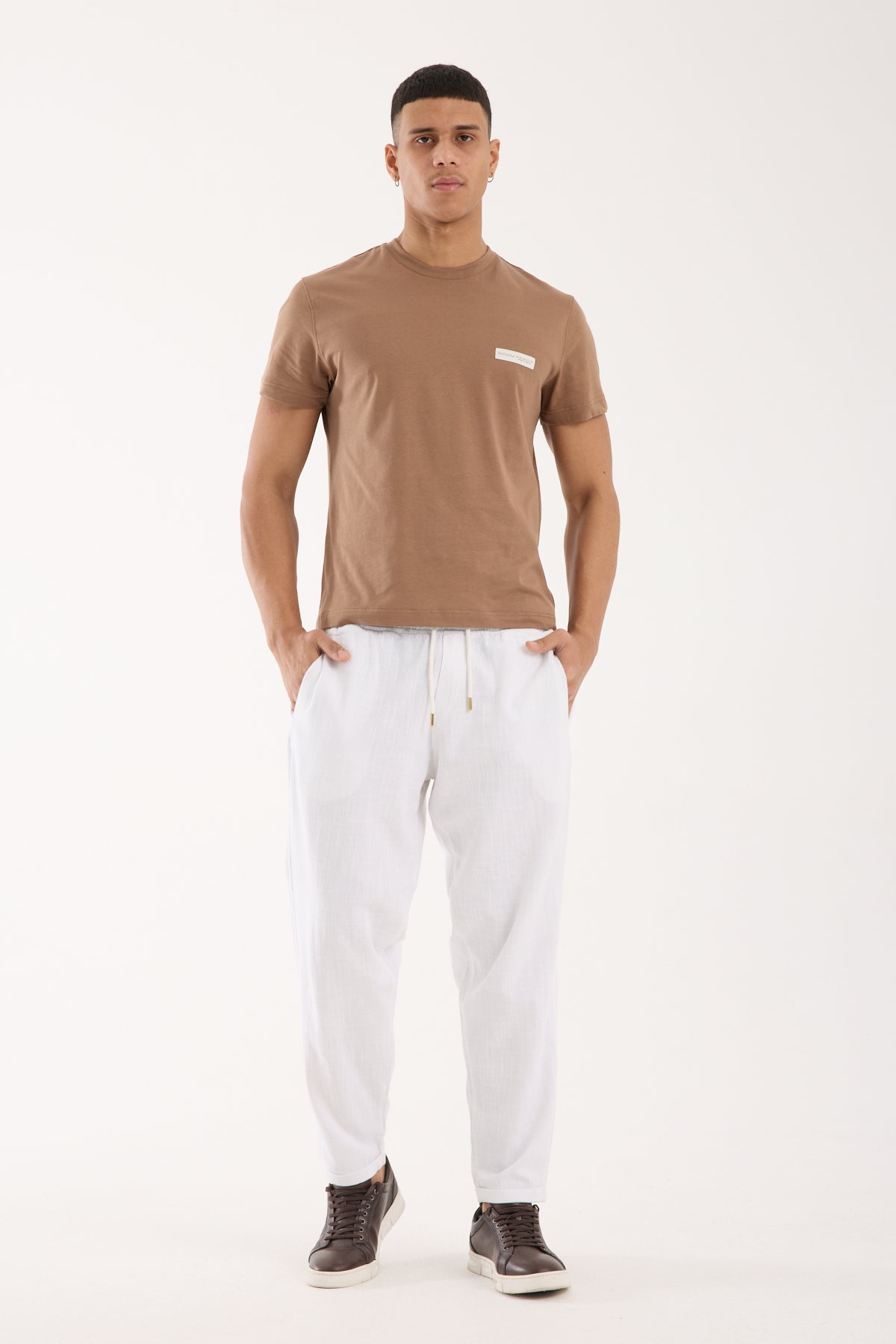 color:white