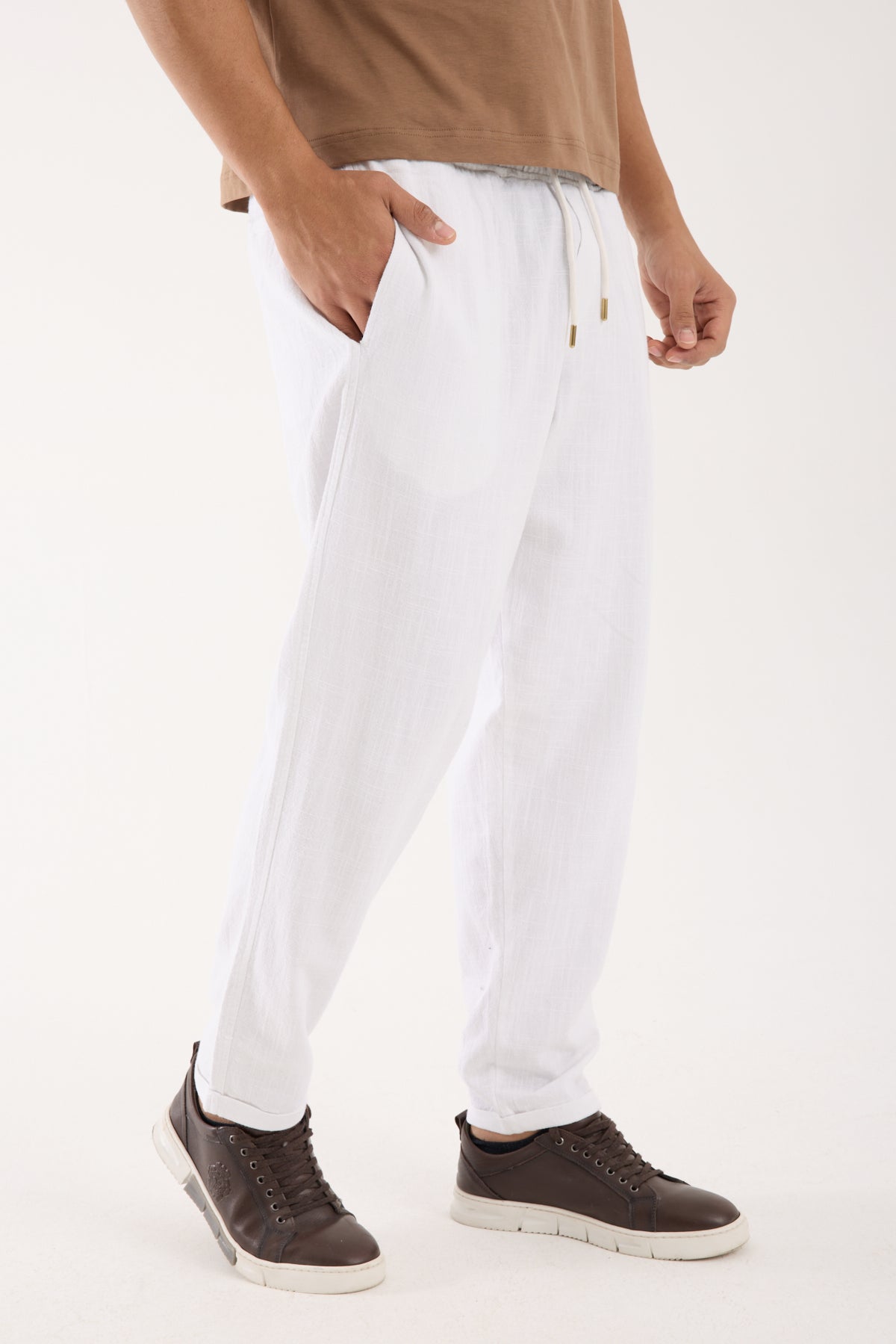 color:white