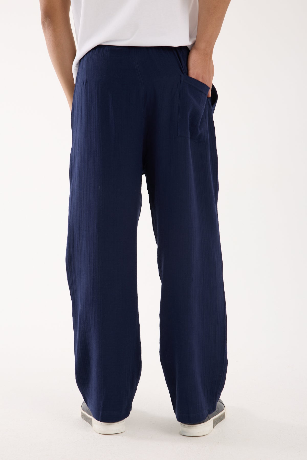 color:navy