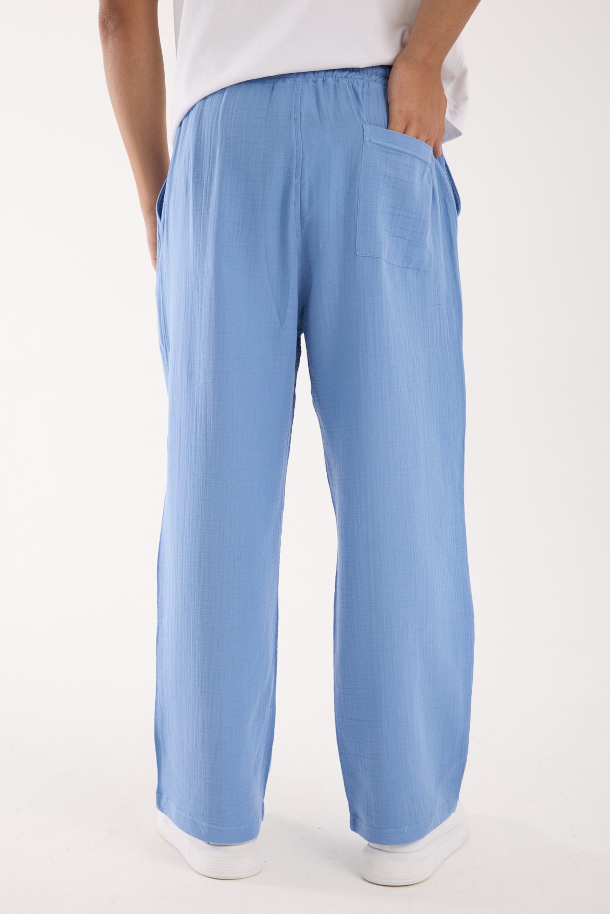 color:light blue
