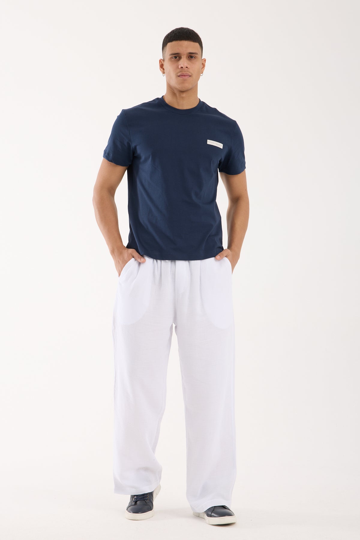 color:white