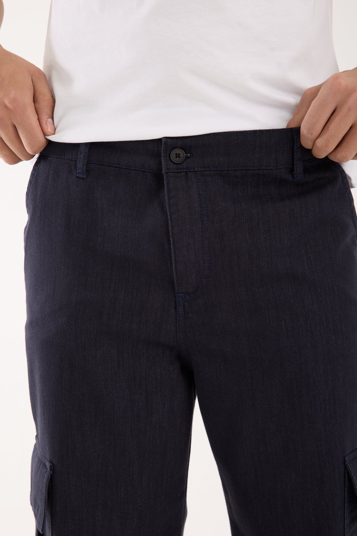 color:navy